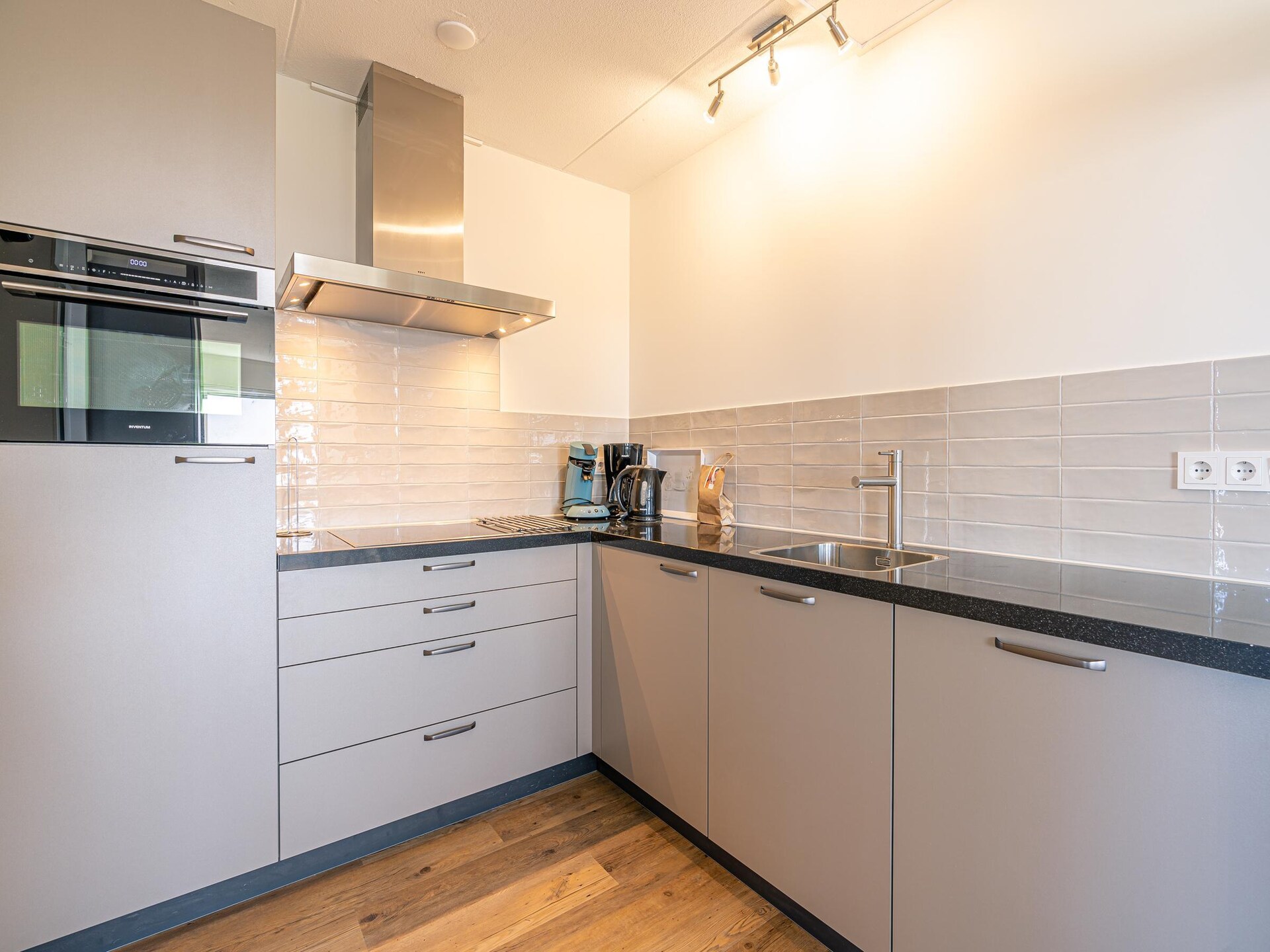 Modern hoekappartement met panoramisch zeezicht in bosrijke omgeving - foto 7
