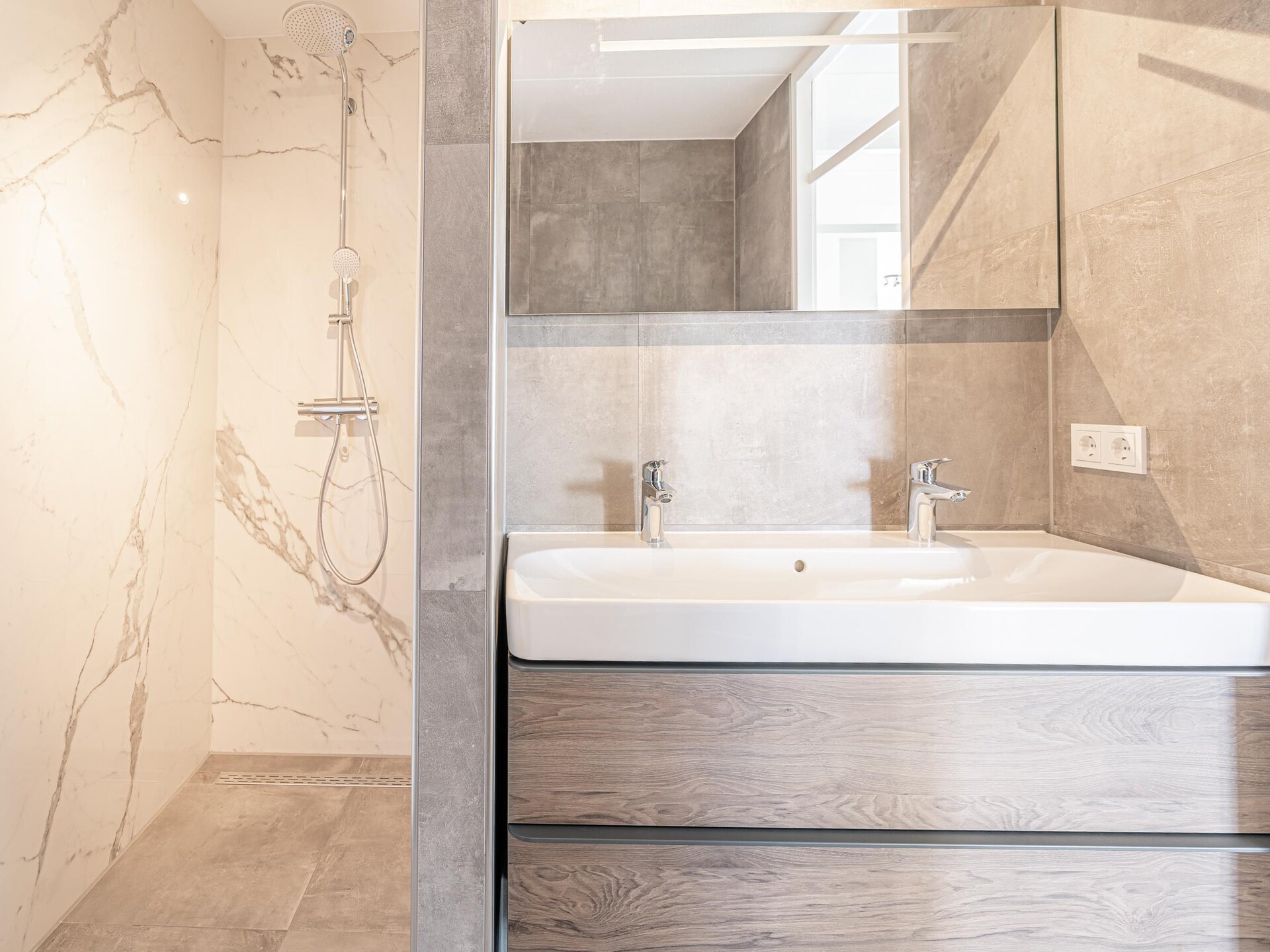 Modern hoekappartement met panoramisch zeezicht in bosrijke omgeving - foto 10