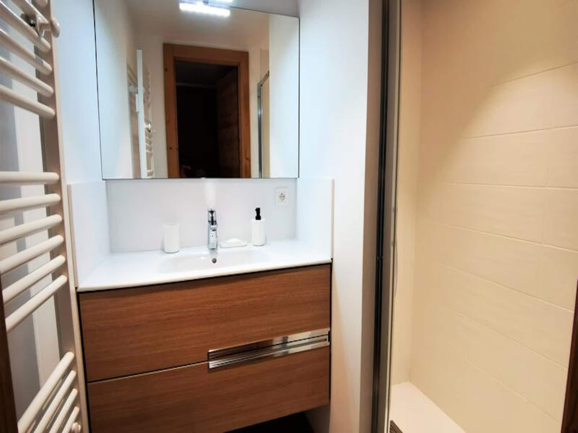 Modern appartement op 450m van de piste in Les Gets - foto 9