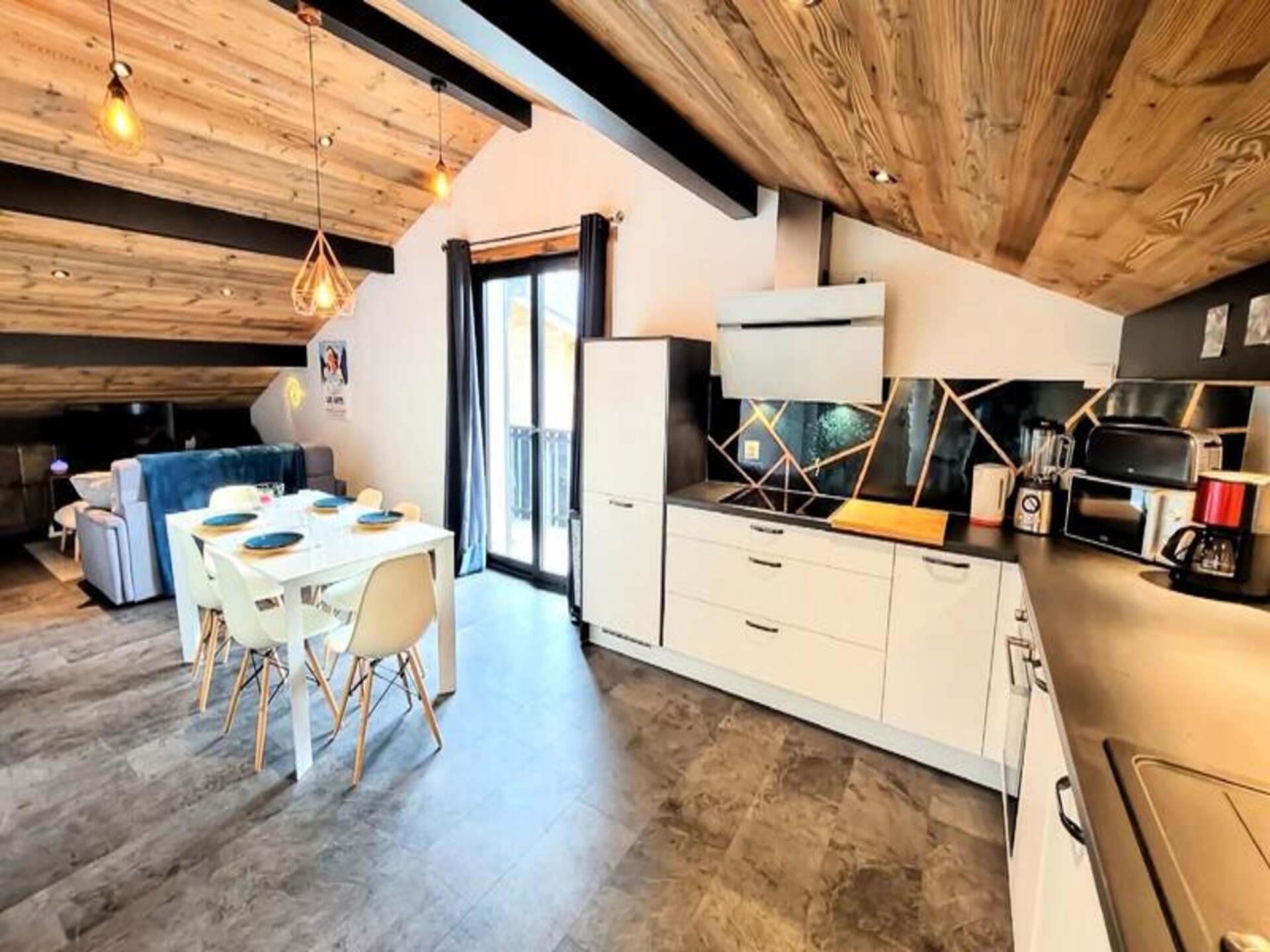 Ruim 6-persoons appartement op 200m van de piste in Les Gets - foto 2
