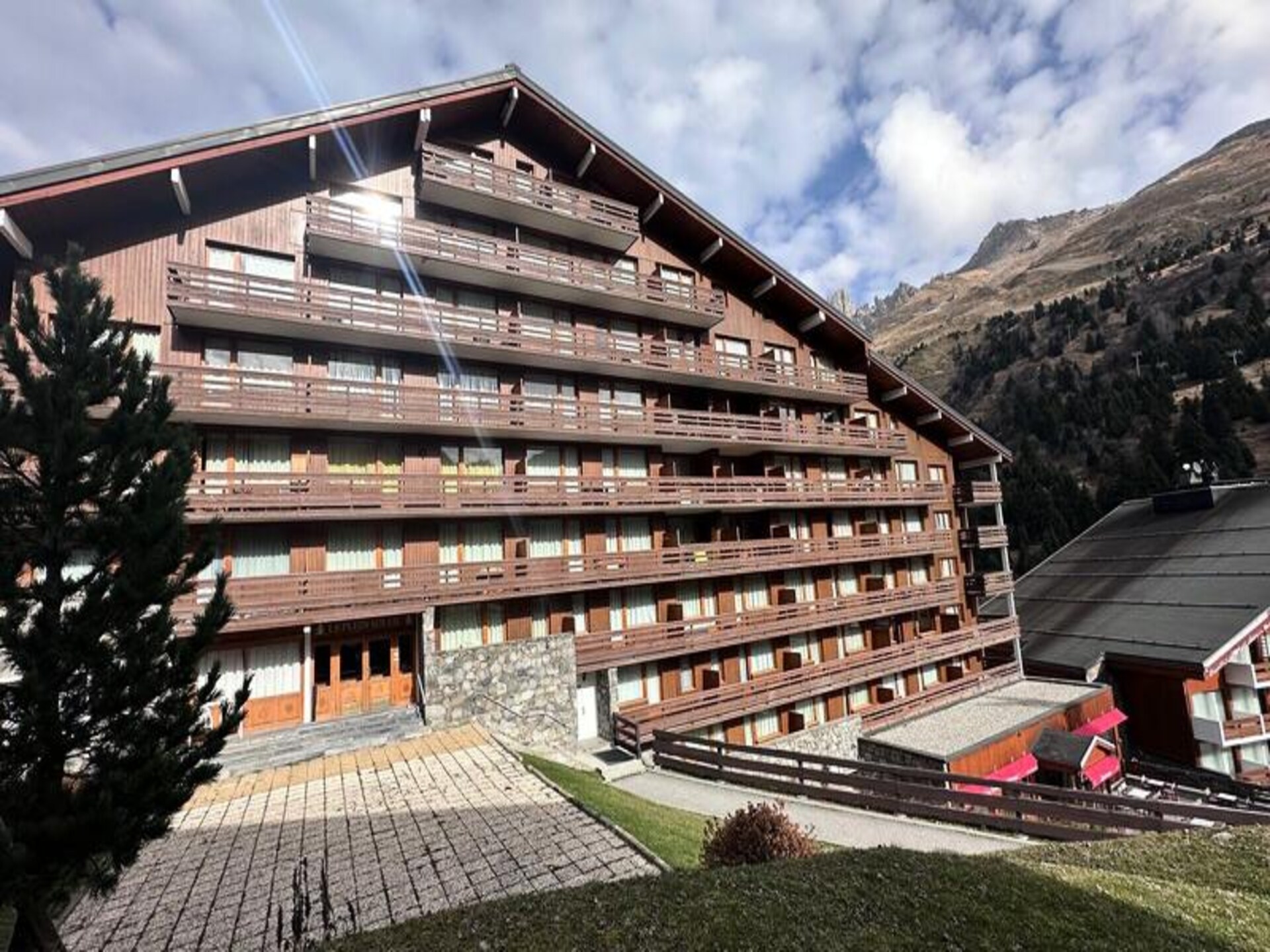 Appartement op 10e verdieping met panoramisch dalzicht en directe ski-toegang - foto 5