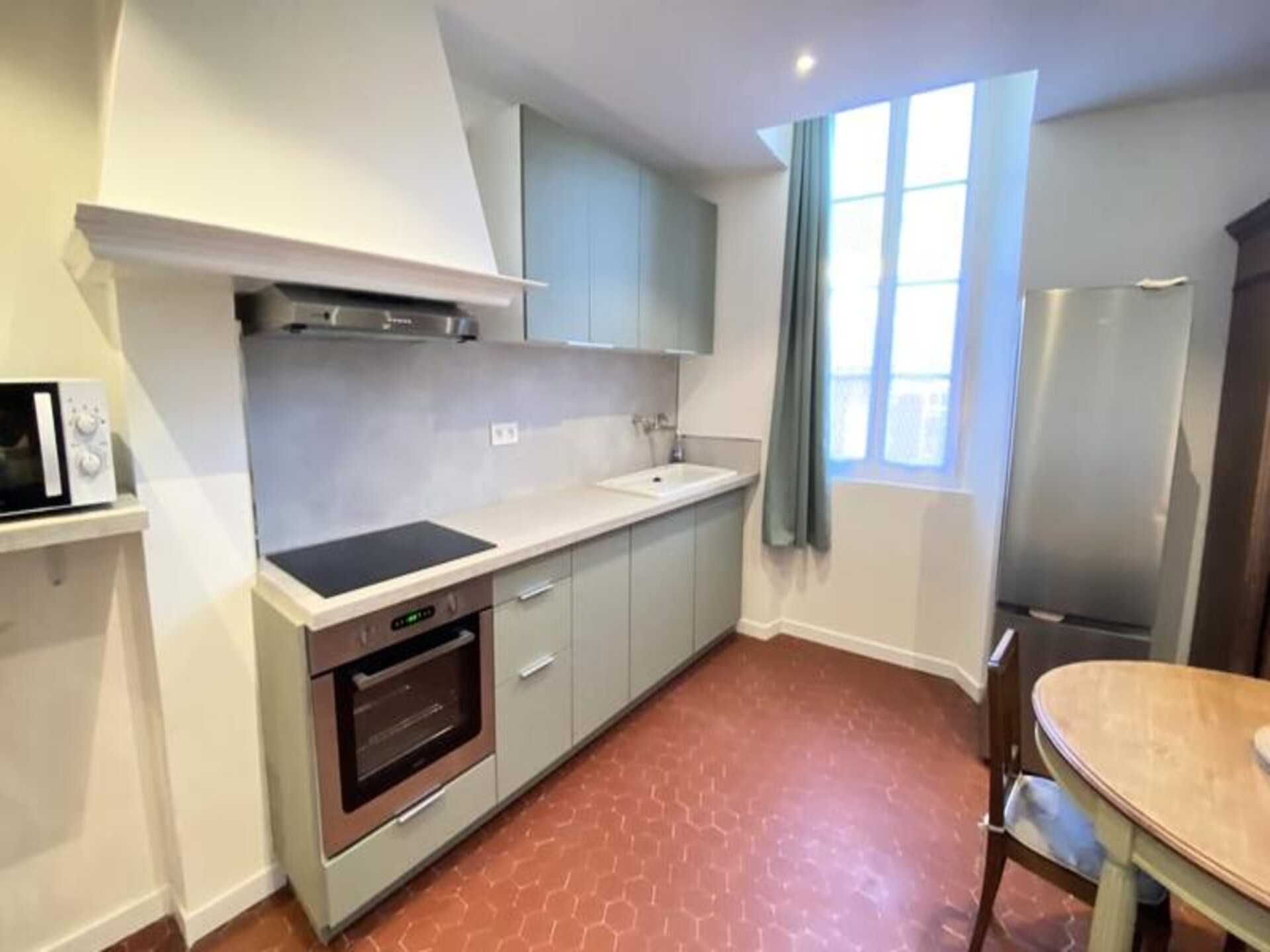 Gerennoveerd appartement in hartje Oud Antibes, 200m van zee - foto 8