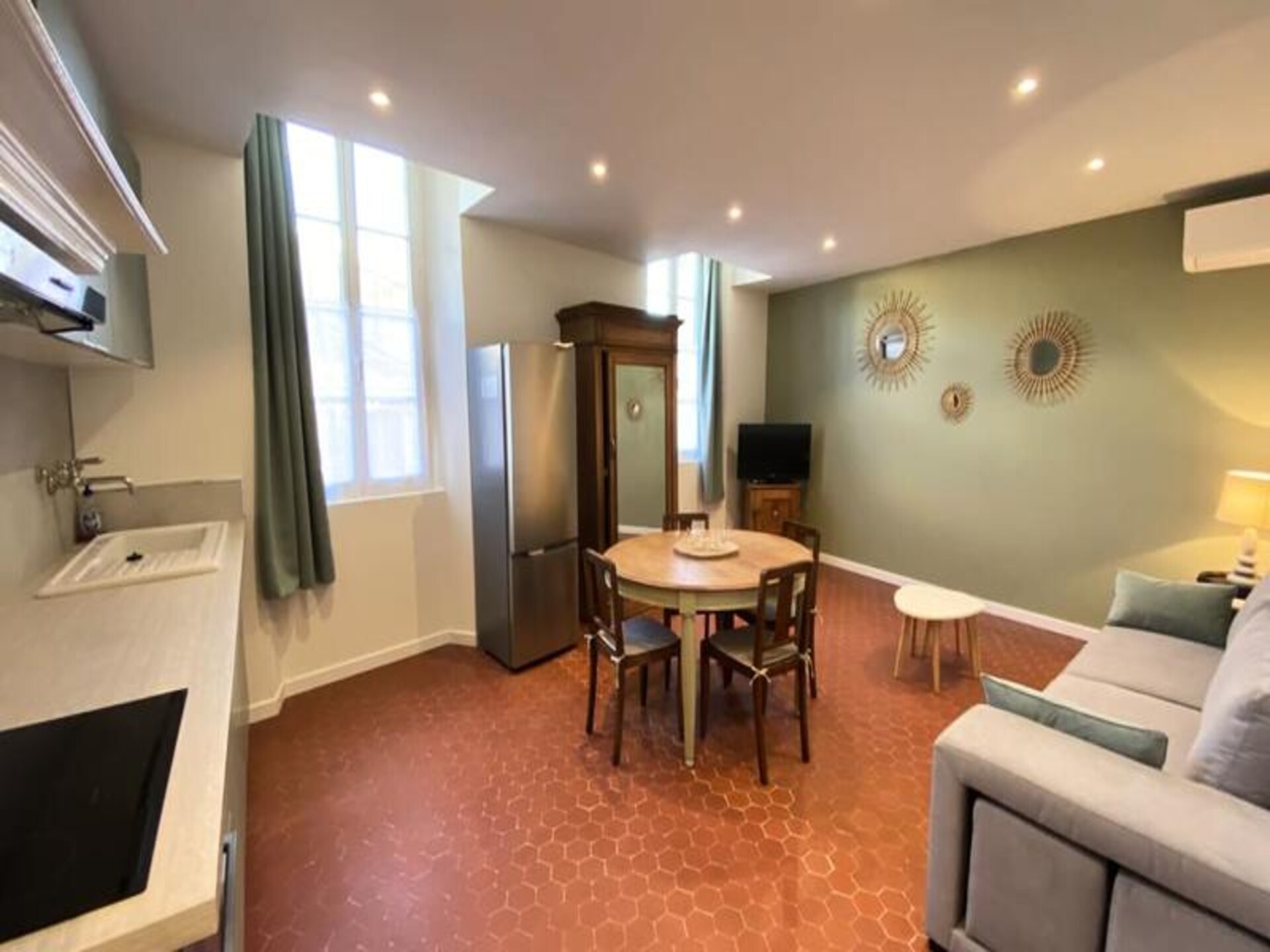 Gerennoveerd appartement in hartje Oud Antibes, 200m van zee - foto 11
