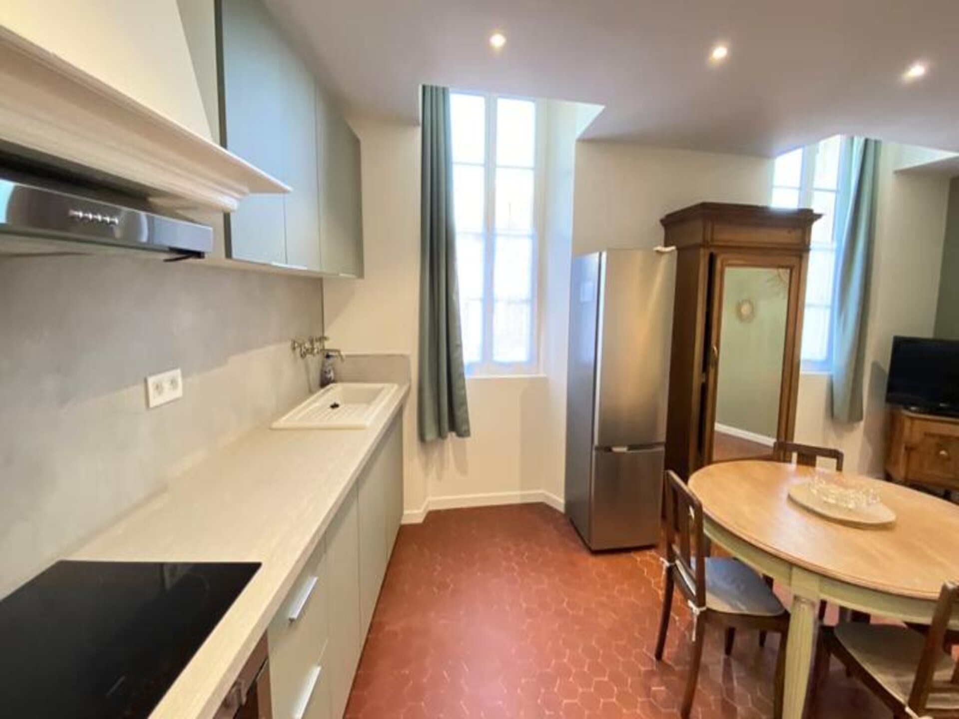 Gerennoveerd appartement in hartje Oud Antibes, 200m van zee - foto 12