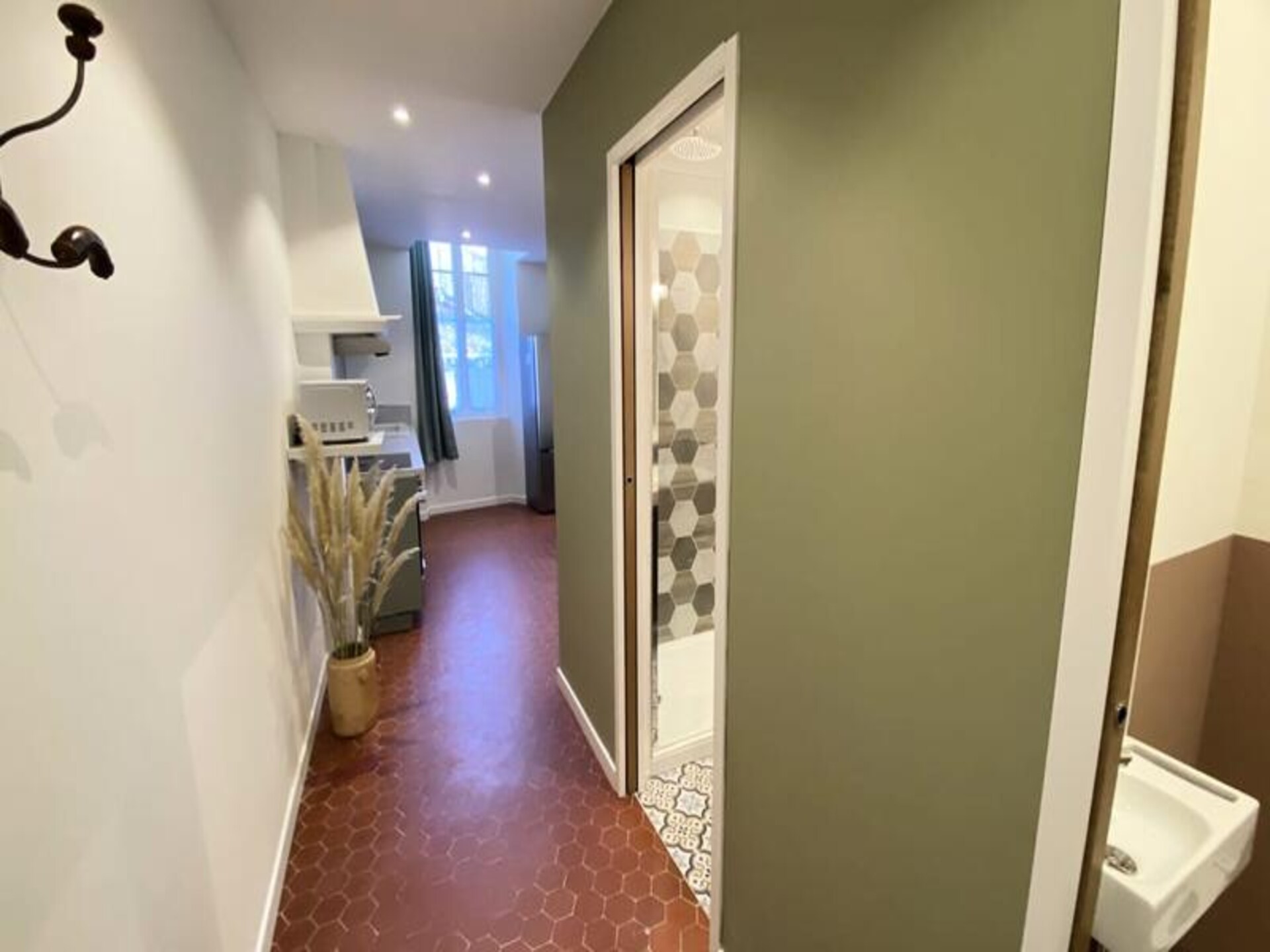Gerennoveerd appartement in hartje Oud Antibes, 200m van zee - foto 14