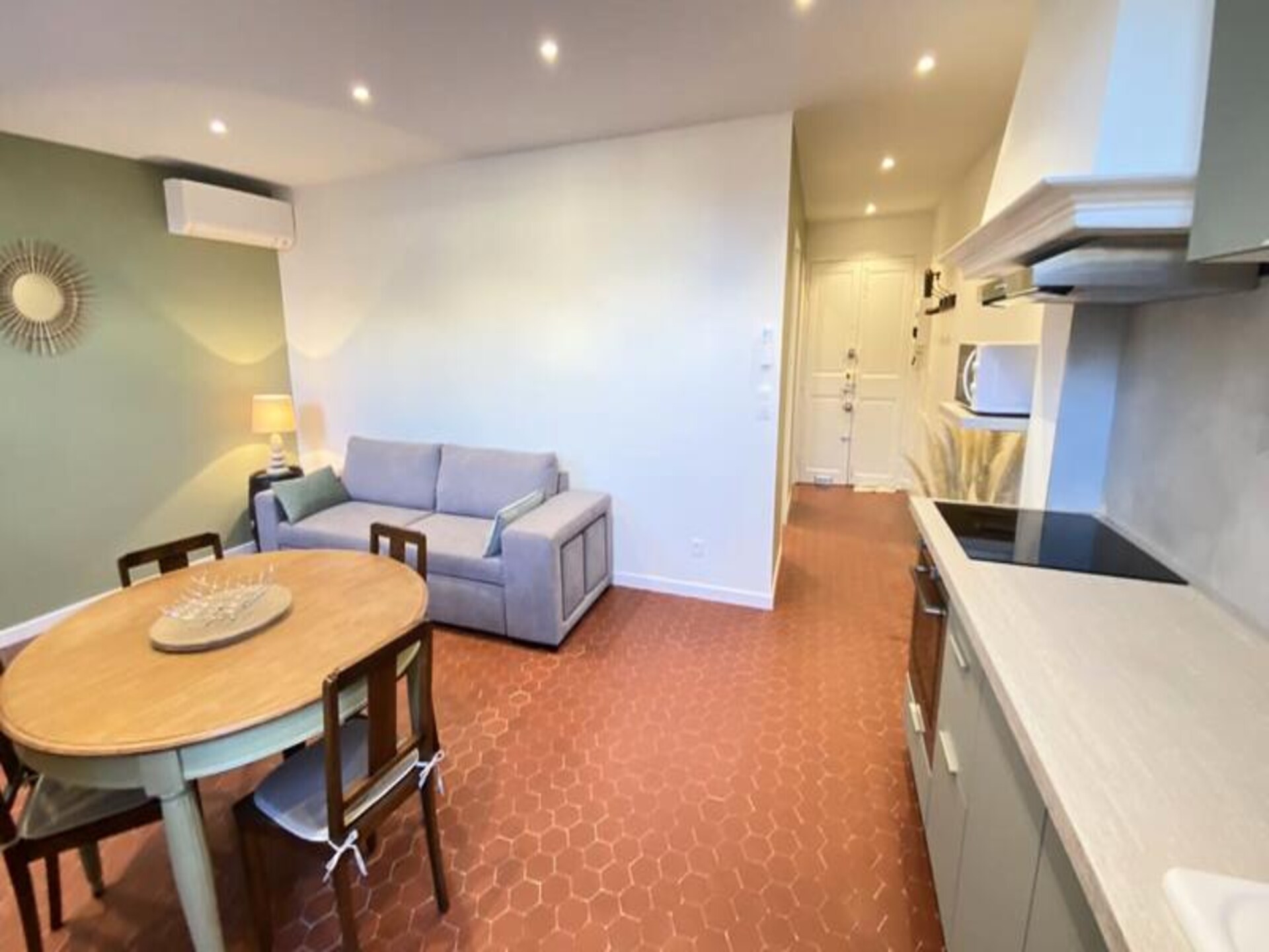 Gerennoveerd appartement in hartje Oud Antibes, 200m van zee - foto 16