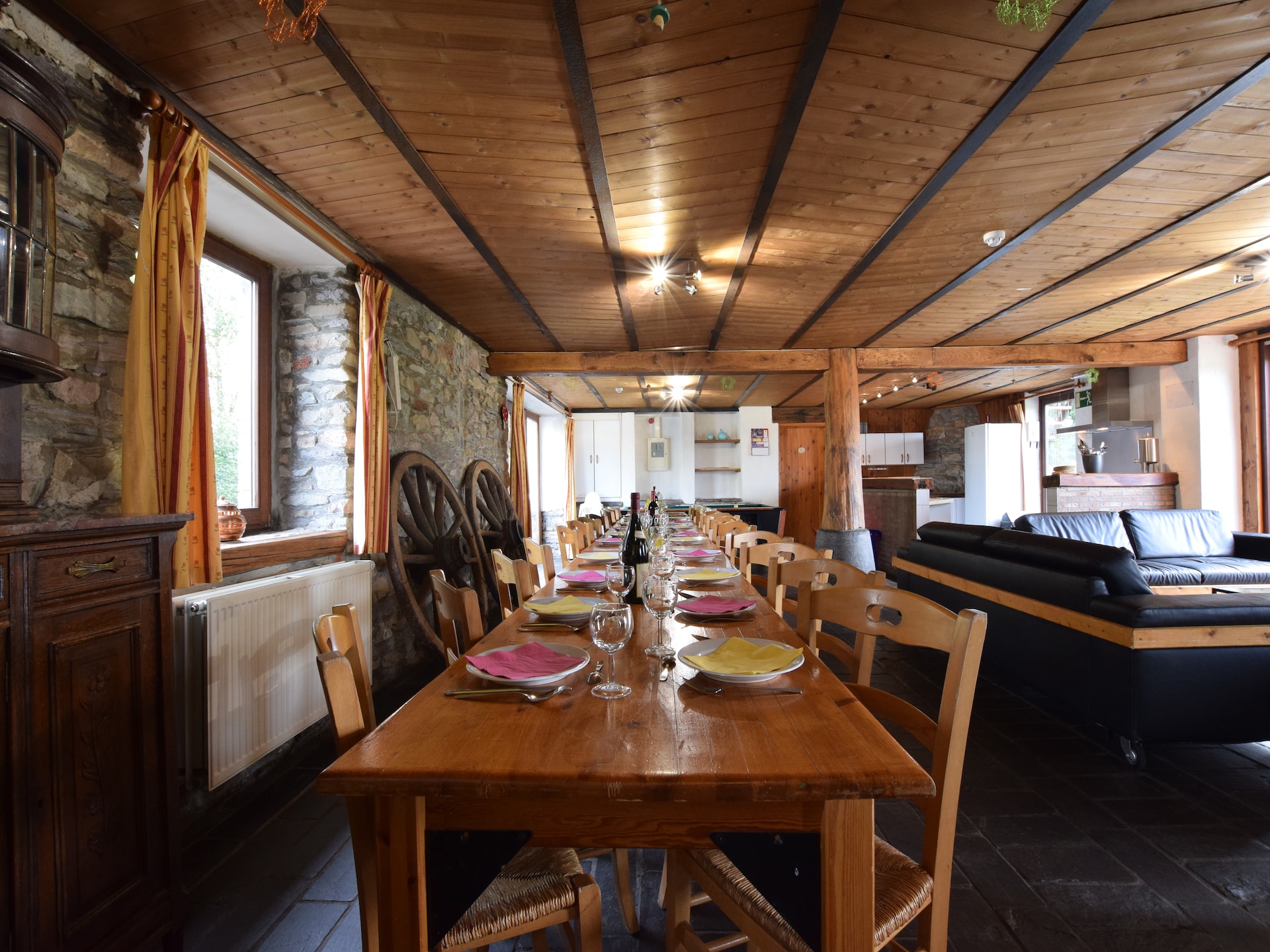 Ruim landhuis voor 22 personen met sauna en bubbelbad in de Ardennen - foto 9