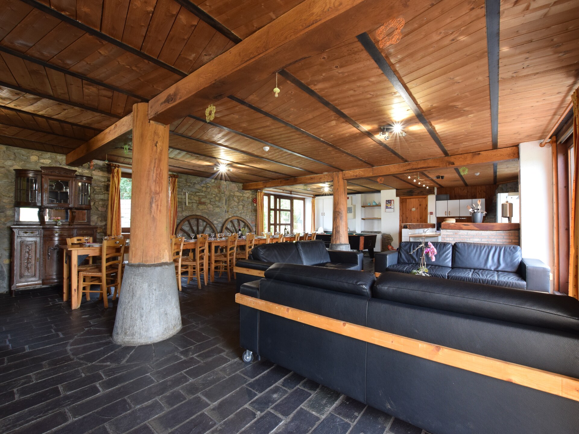 Ruim landhuis voor 22 personen met sauna en bubbelbad in de Ardennen - foto 7