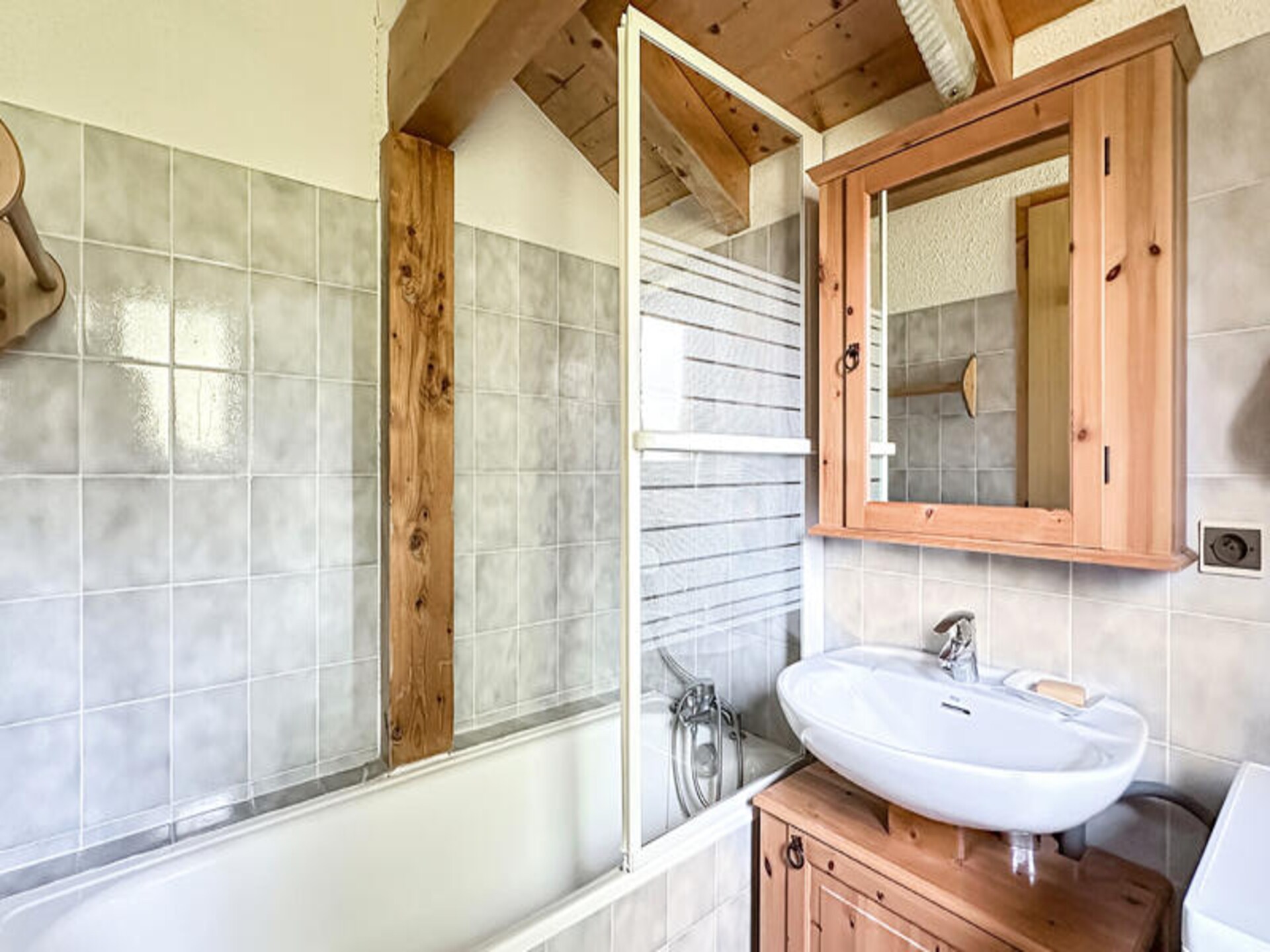 Vrijstaand chalet met bergzicht op 750m van de skilift in Les Carroz - foto 11