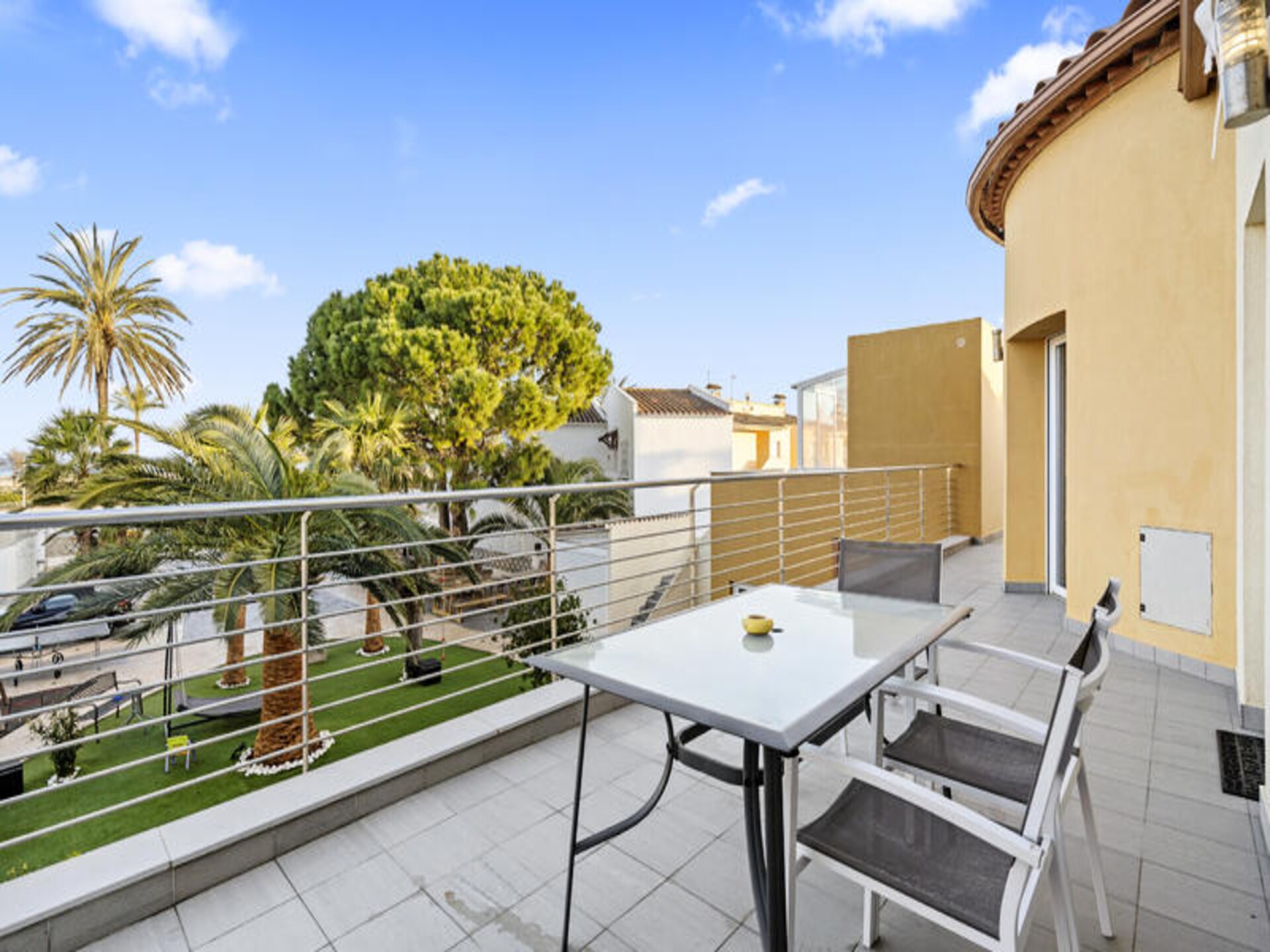 Strandappartement met zeezicht en terras in Empuriabrava - foto 2