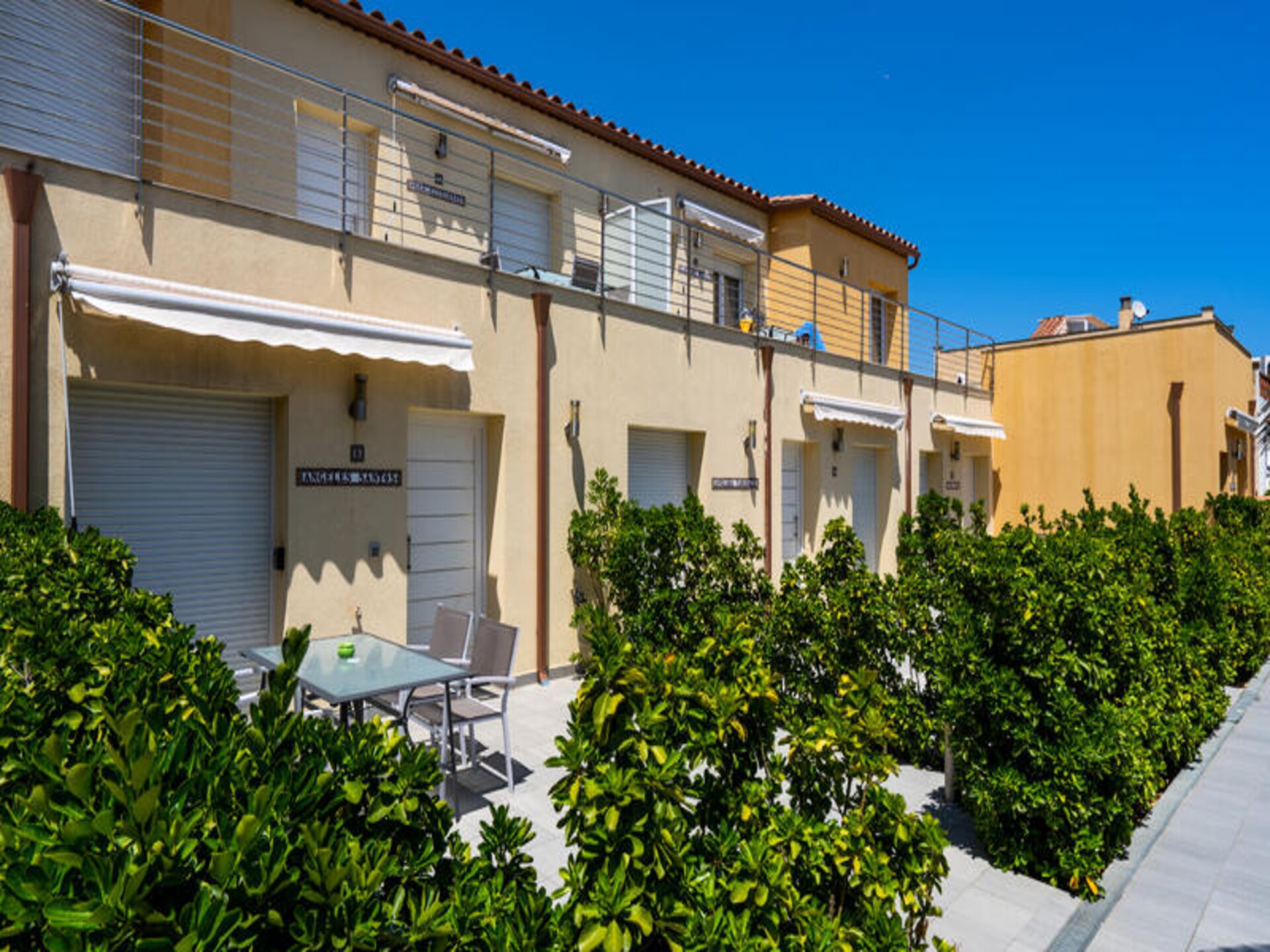 Strandappartement met zeezicht en terras in Empuriabrava - foto 30