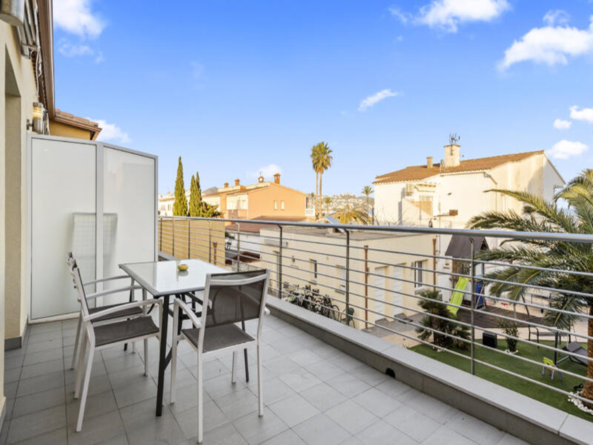 Strandappartement met zeezicht en terras in Empuriabrava - foto 37