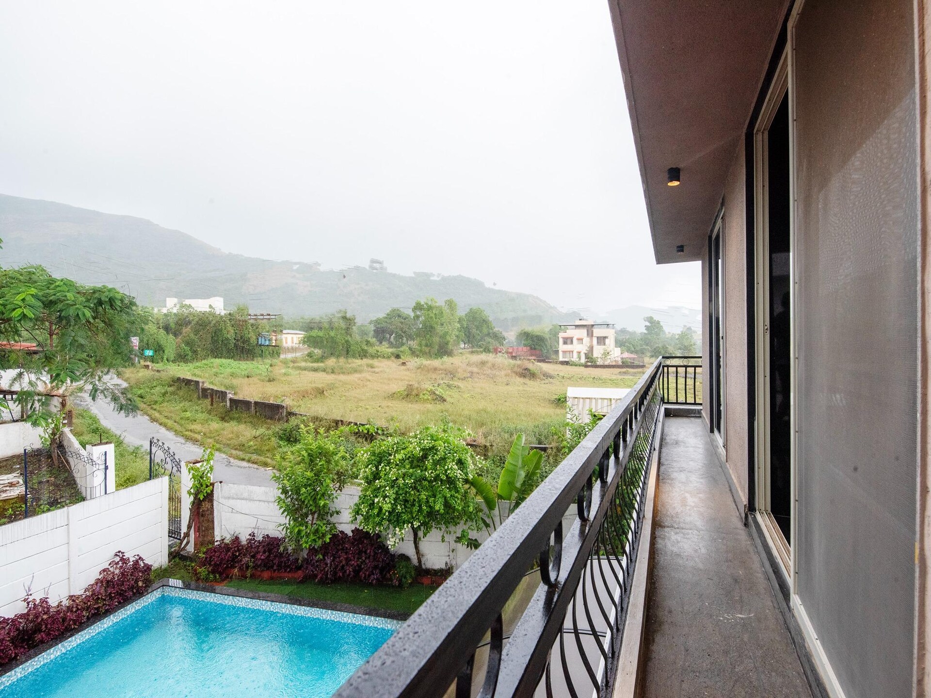 Ventara Bliss: Ruim vakantiehuis met privézwembad voor 10 personen in Lonavala - foto 4