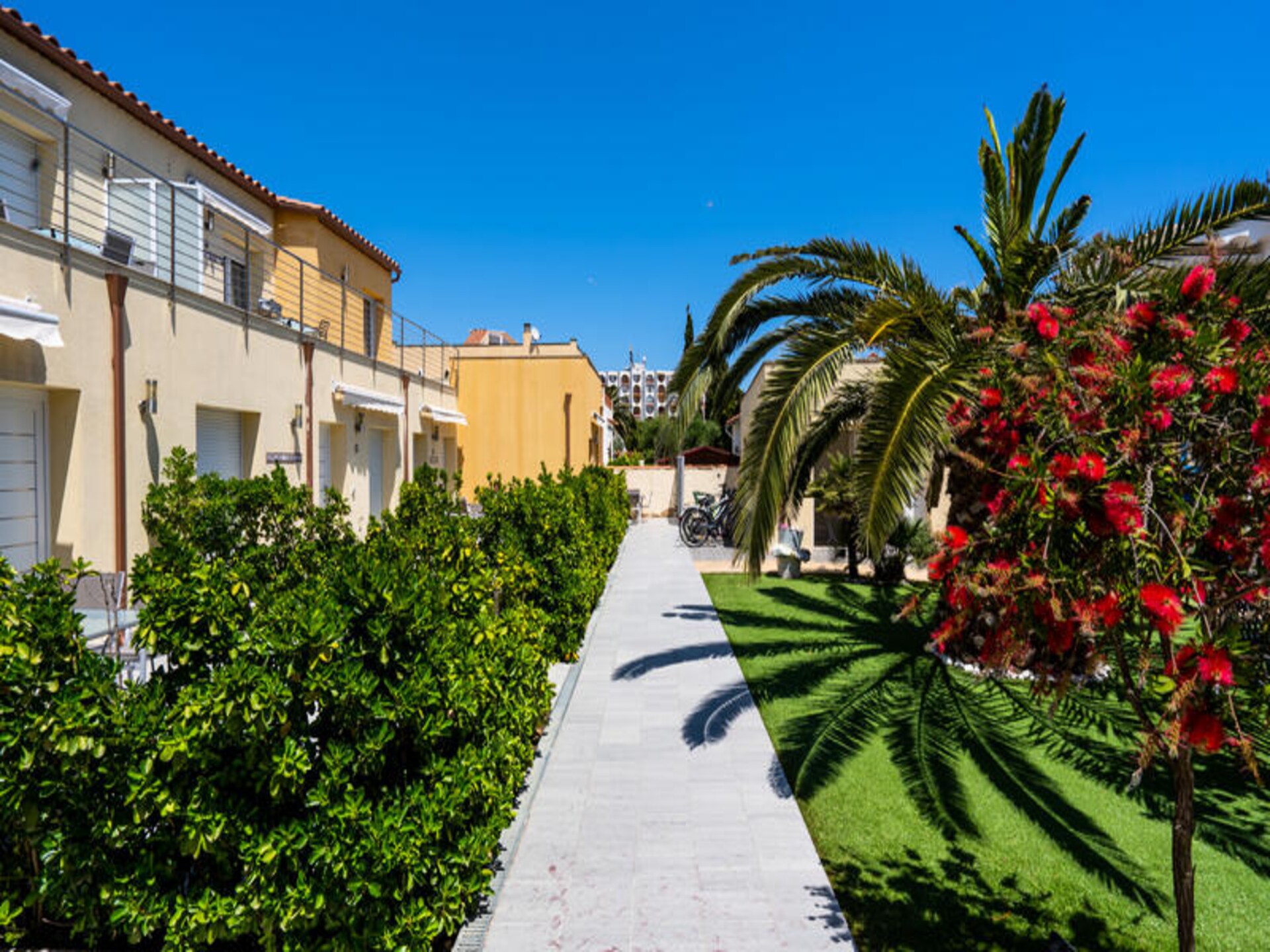 Barrièrevrij appartement aan zee in Empuriabrava met gedeelde tuin - foto 17
