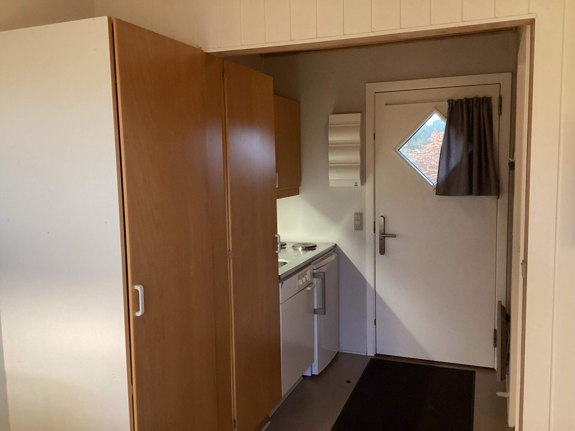Knusse vrijstaande houten cabine nabij Ansager Å-dal - foto 4