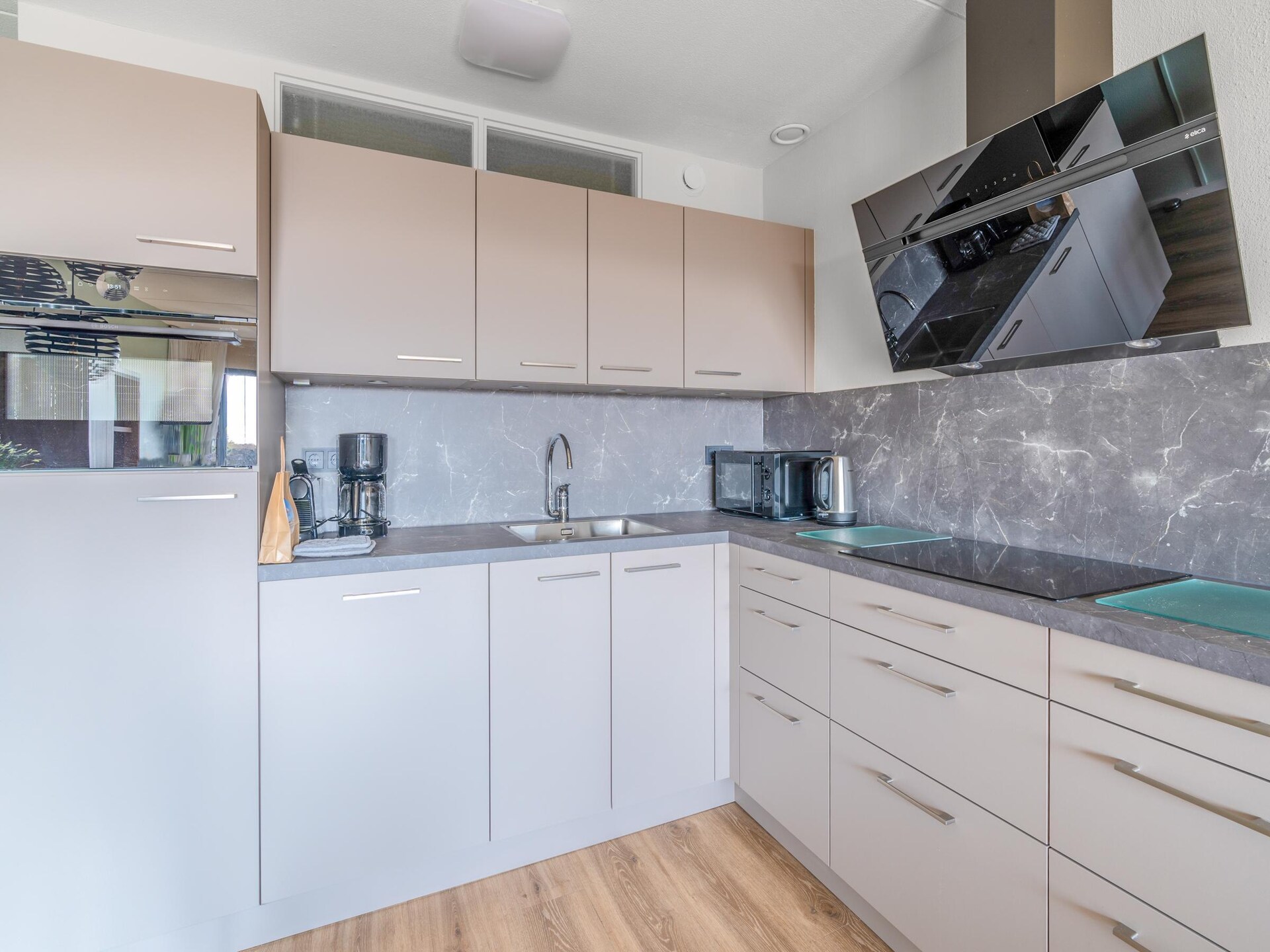 Modern appartement met zeezicht en gerenoveerde keuken in De Koog - foto 6