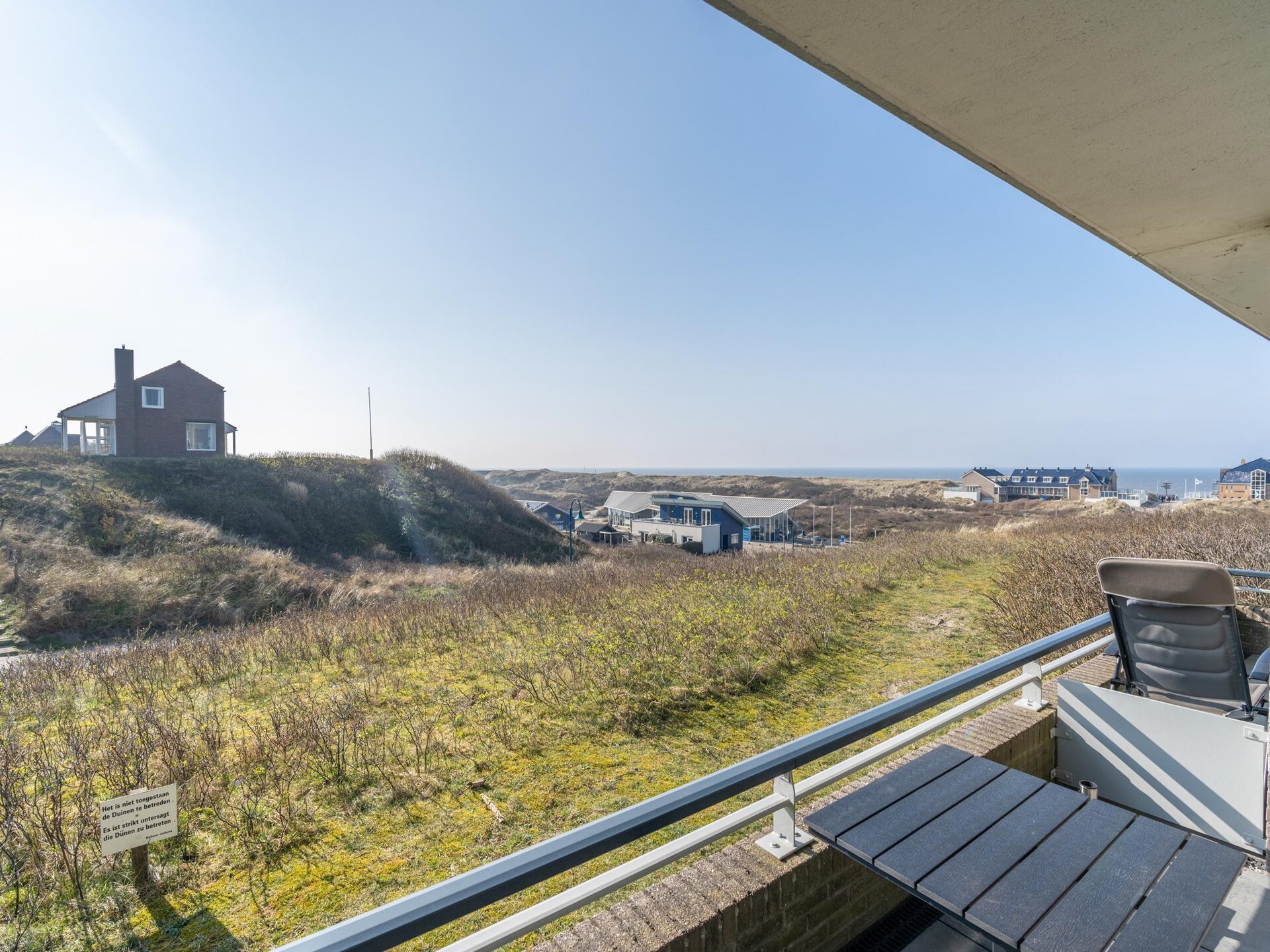 Modern appartement met zeezicht en gerenoveerde keuken in De Koog - foto 11