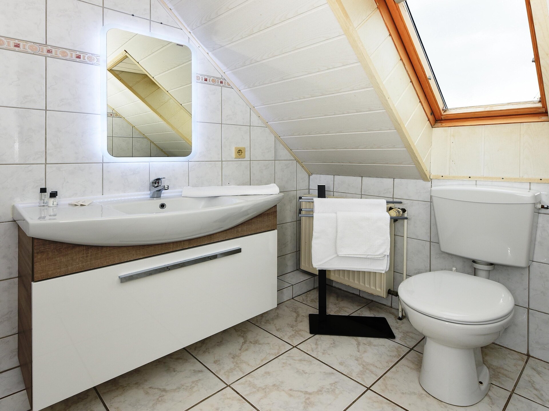 Knus zolderappartement Hafeneck op 900m van het strand in Bensersiel - foto 16