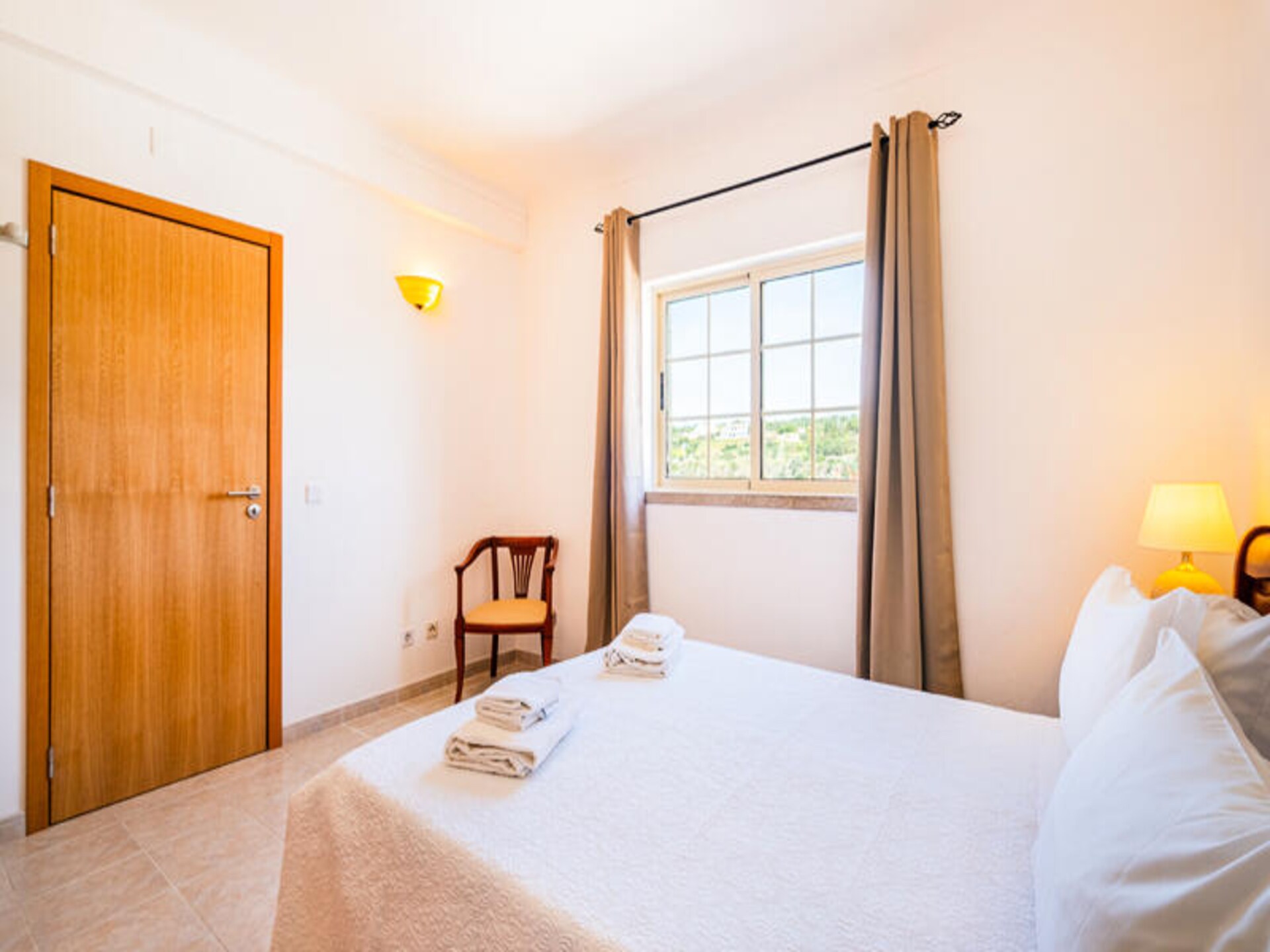 Ruim appartement bij Albufeira met tuin, vlakbij stranden - foto 11