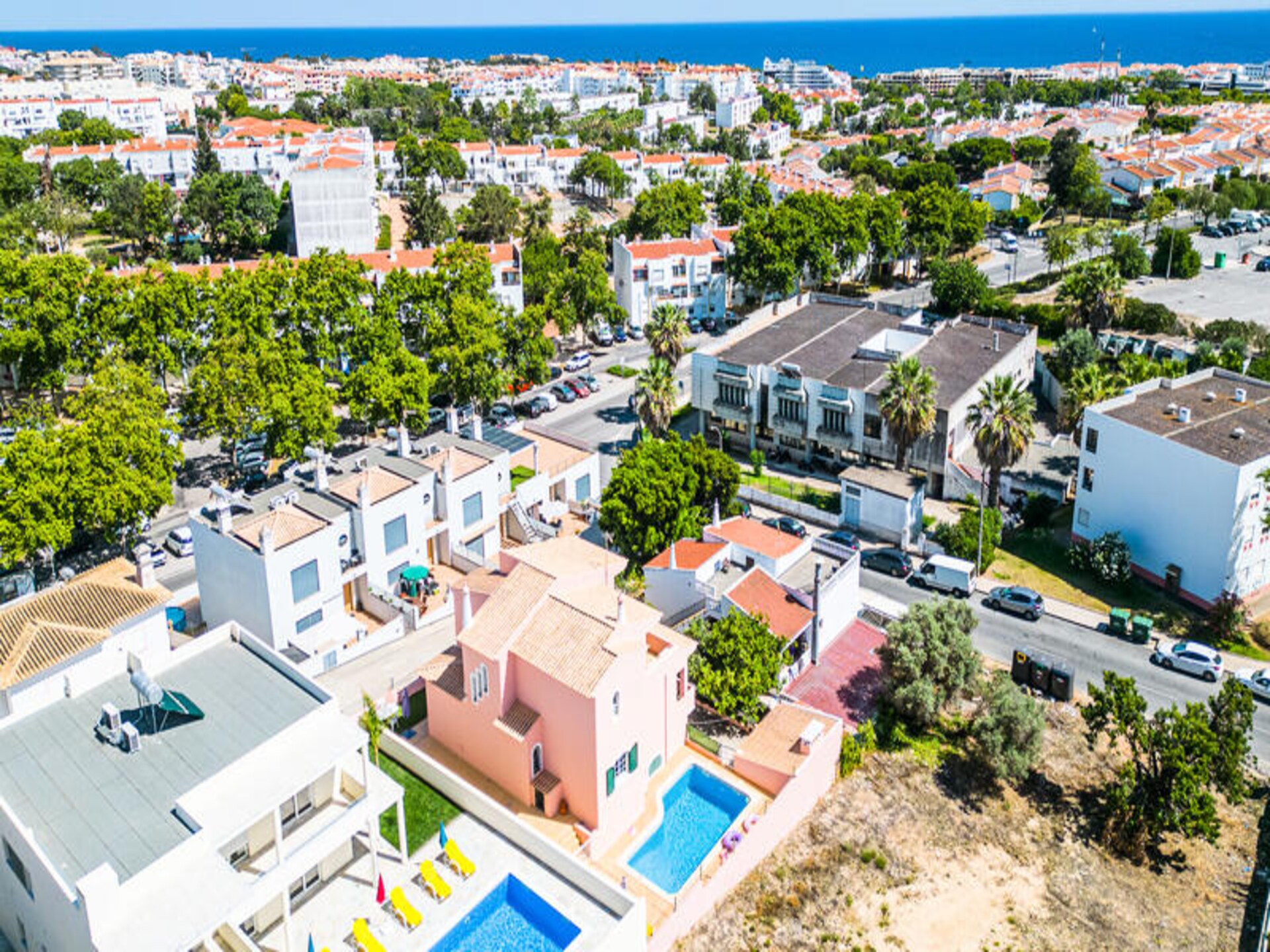 Ruim appartement met 4 slaapkamers, tuin en airco nabij oude centrum Albufeira - foto 2