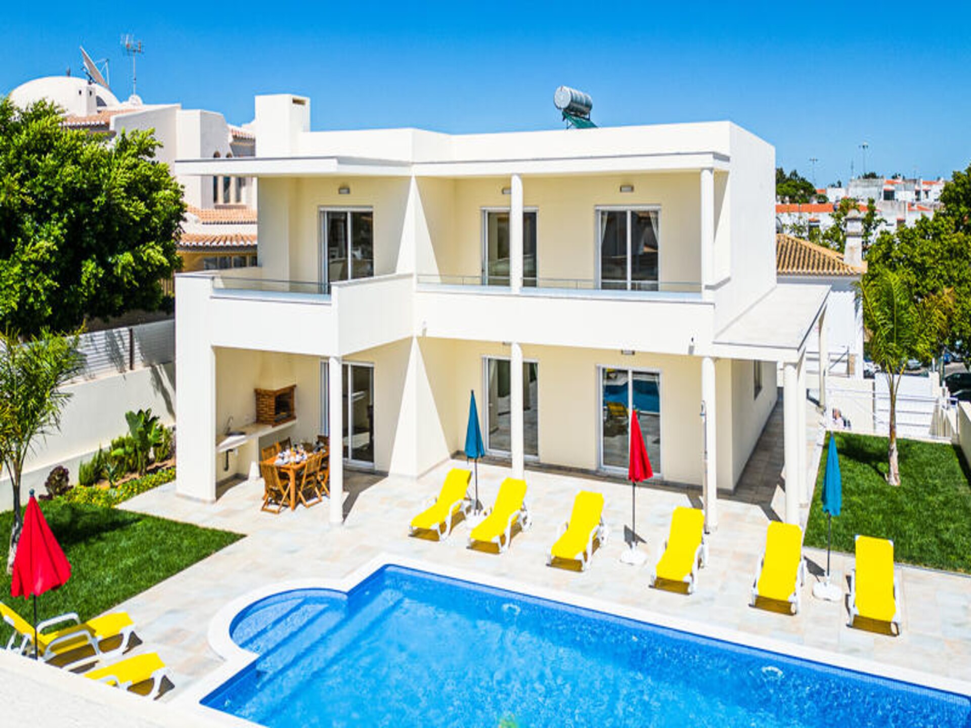 Ruim appartement met 4 slaapkamers, tuin en airco nabij oude centrum Albufeira - foto 3