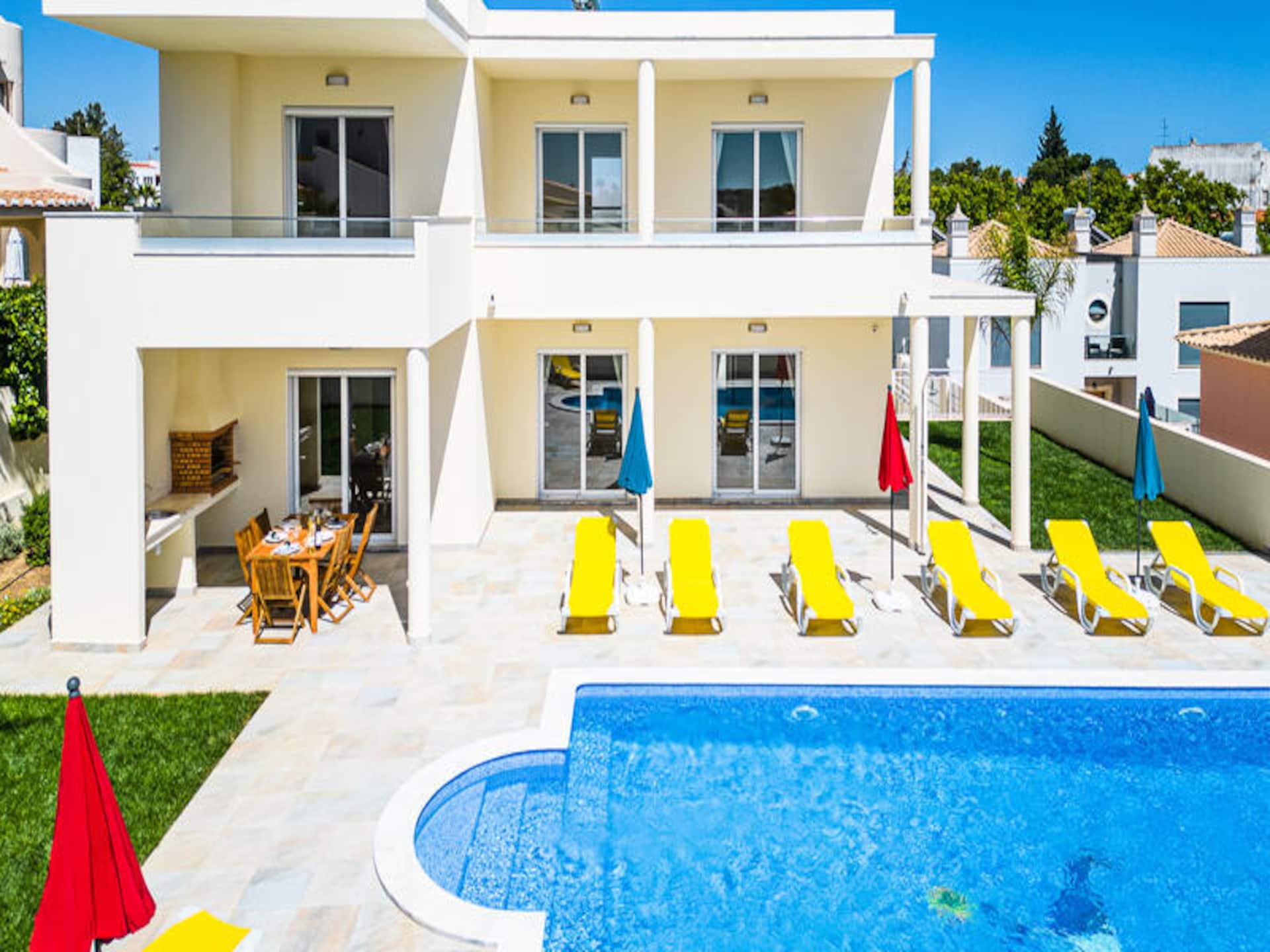Ruim appartement met 4 slaapkamers, tuin en airco nabij oude centrum Albufeira - foto 6