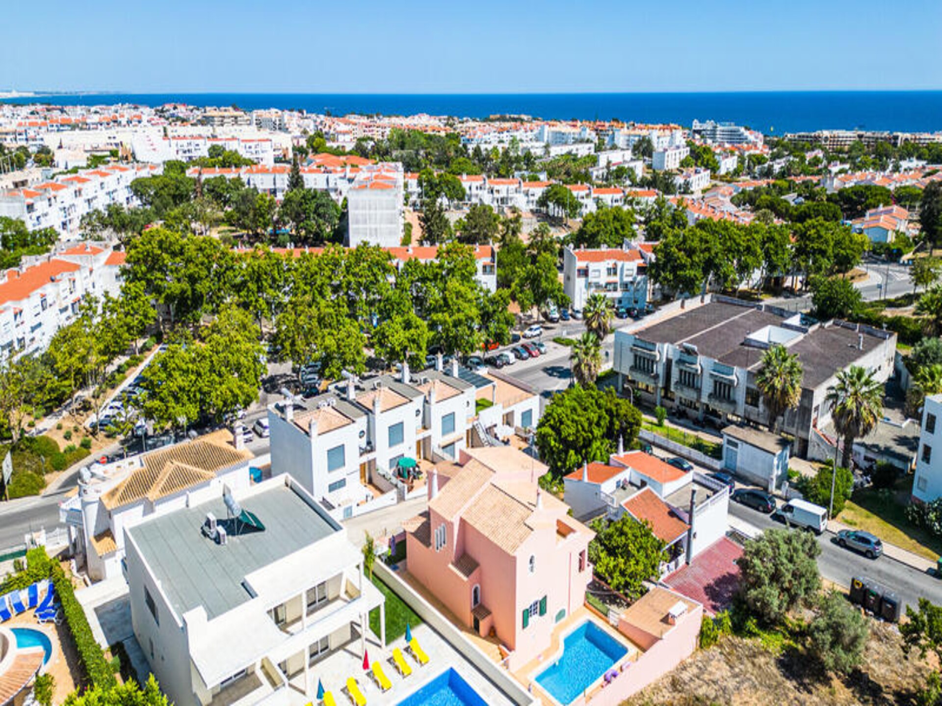 Ruim appartement met 4 slaapkamers, tuin en airco nabij oude centrum Albufeira - foto 9