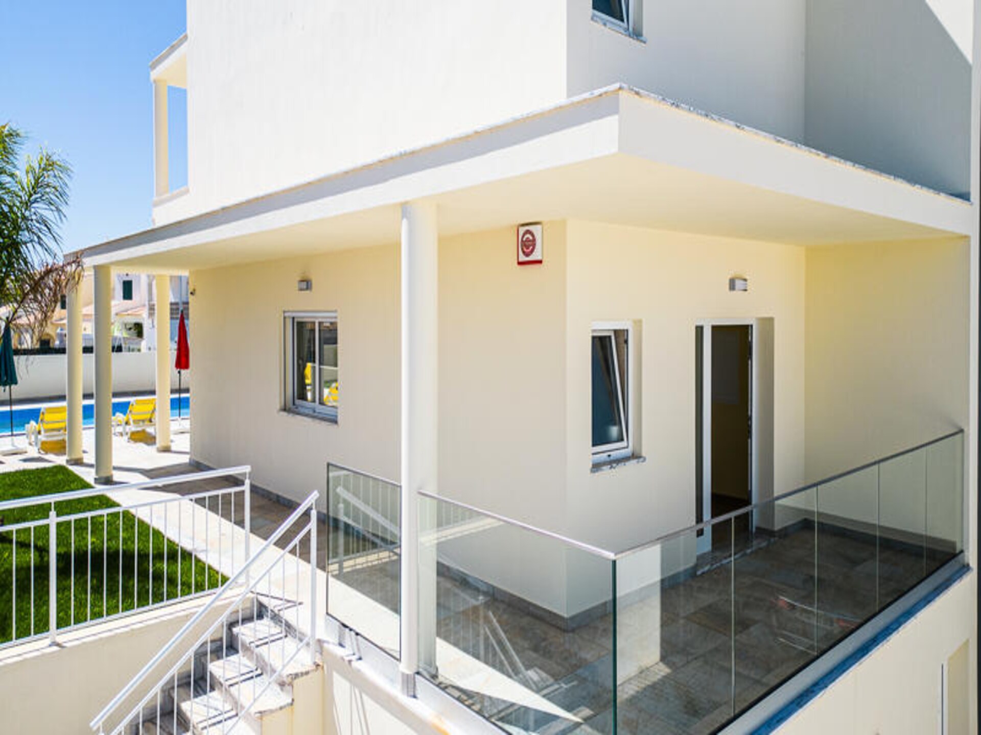 Ruim appartement met 4 slaapkamers, tuin en airco nabij oude centrum Albufeira - foto 11
