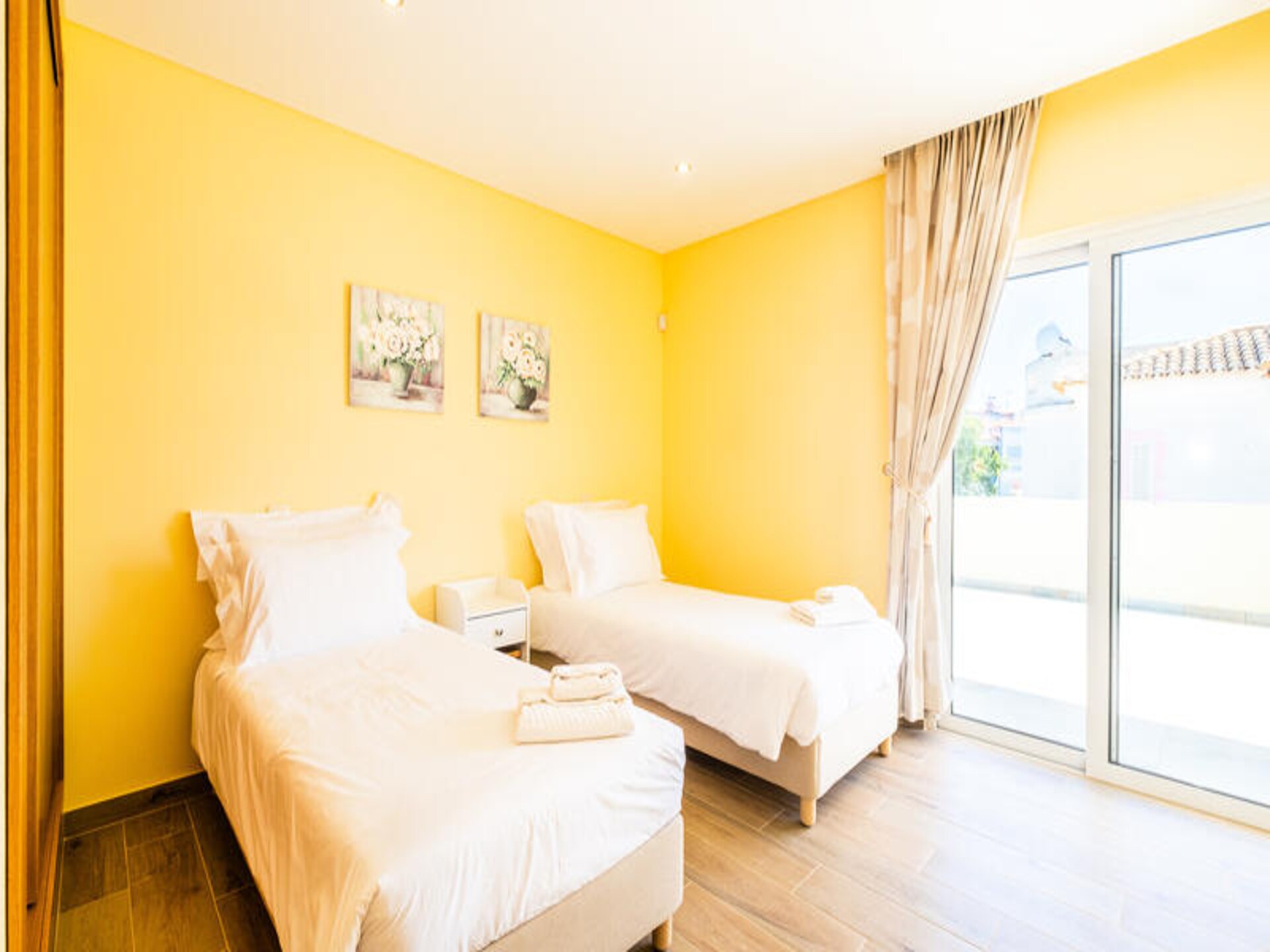 Ruim appartement met 4 slaapkamers, tuin en airco nabij oude centrum Albufeira - foto 12