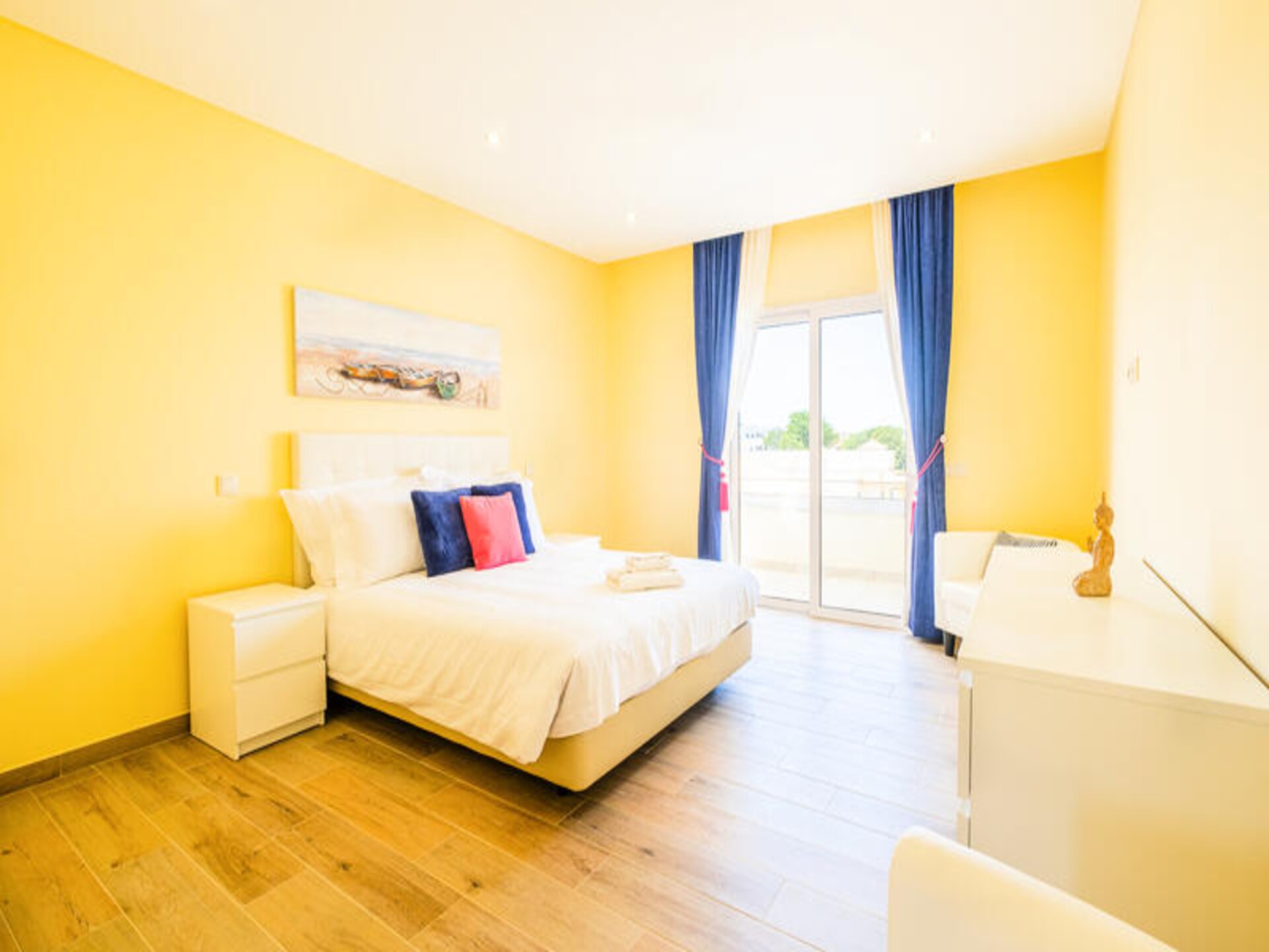 Ruim appartement met 4 slaapkamers, tuin en airco nabij oude centrum Albufeira - foto 16