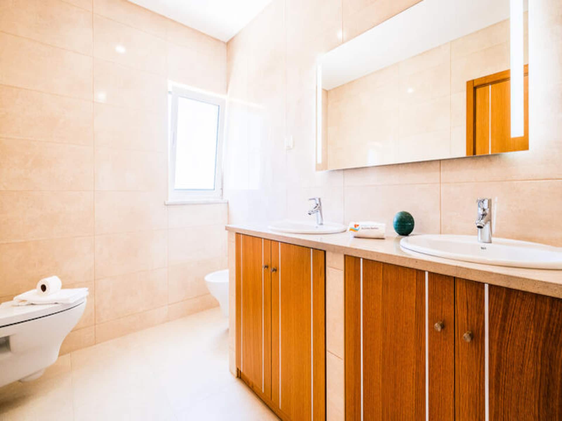 Ruim appartement met 4 slaapkamers, tuin en airco nabij oude centrum Albufeira - foto 21