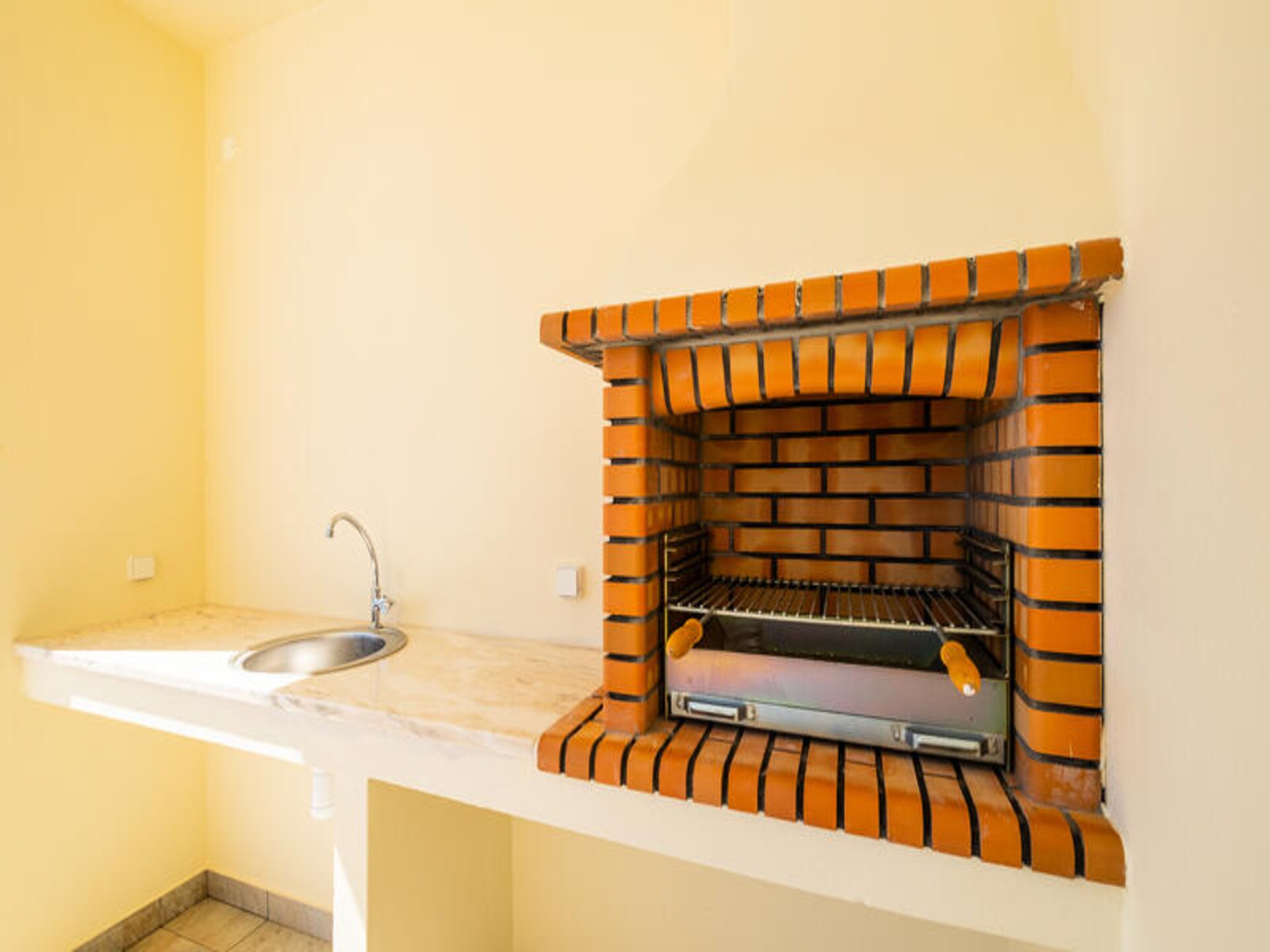Ruim appartement met 4 slaapkamers, tuin en airco nabij oude centrum Albufeira - foto 22