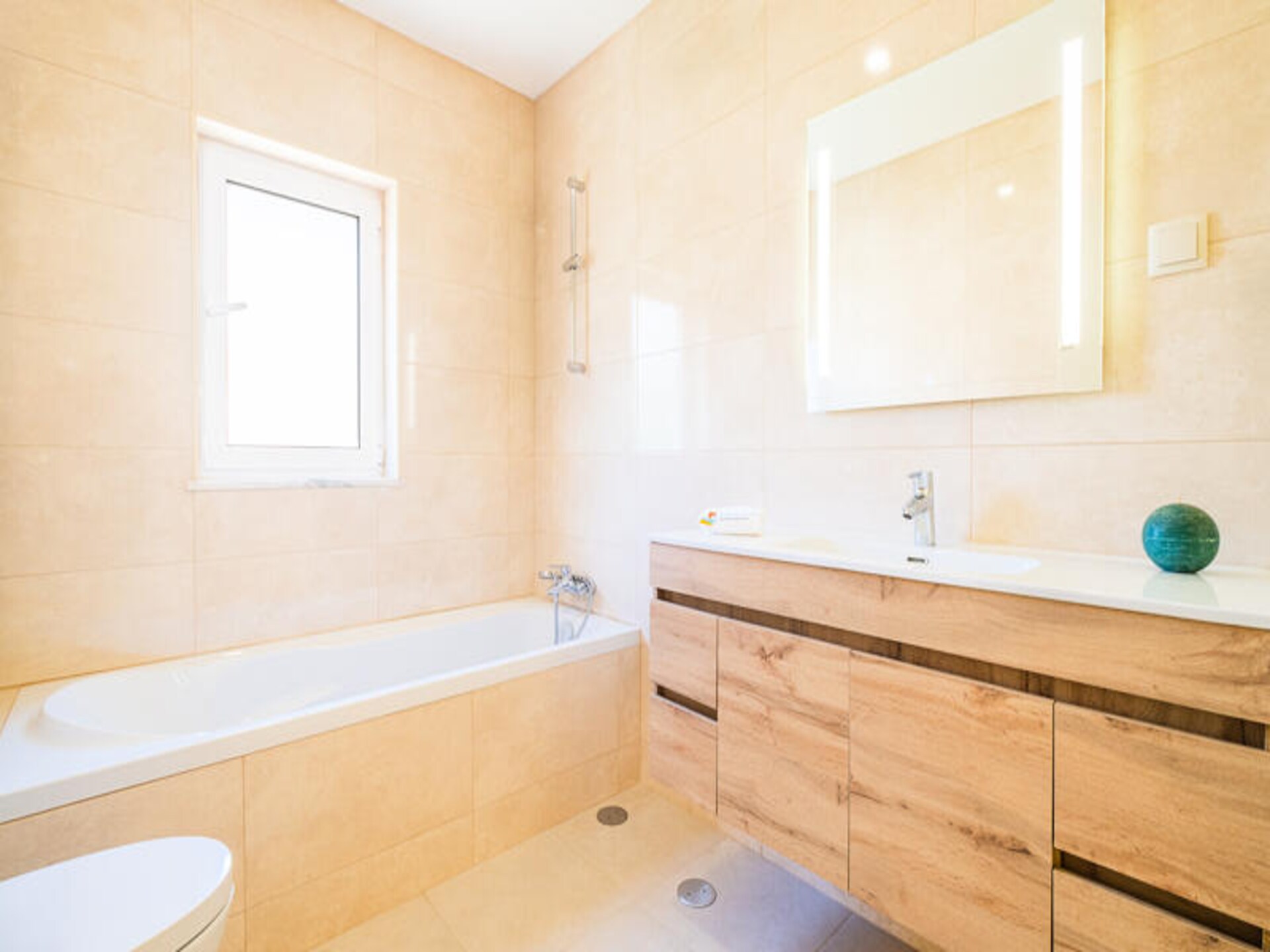 Ruim appartement met 4 slaapkamers, tuin en airco nabij oude centrum Albufeira - foto 25