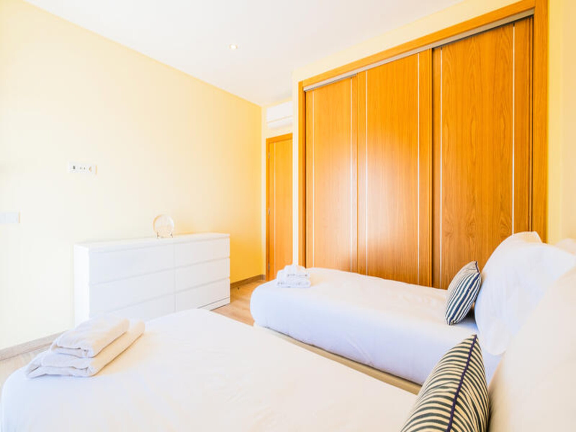 Ruim appartement met 4 slaapkamers, tuin en airco nabij oude centrum Albufeira - foto 27
