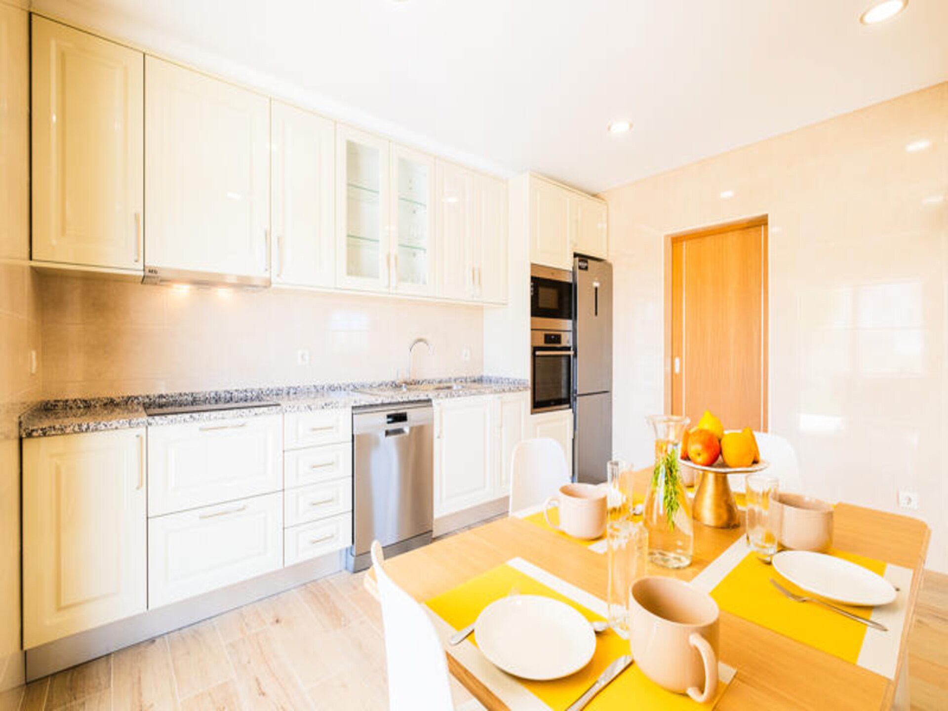 Ruim appartement met 4 slaapkamers, tuin en airco nabij oude centrum Albufeira - foto 31