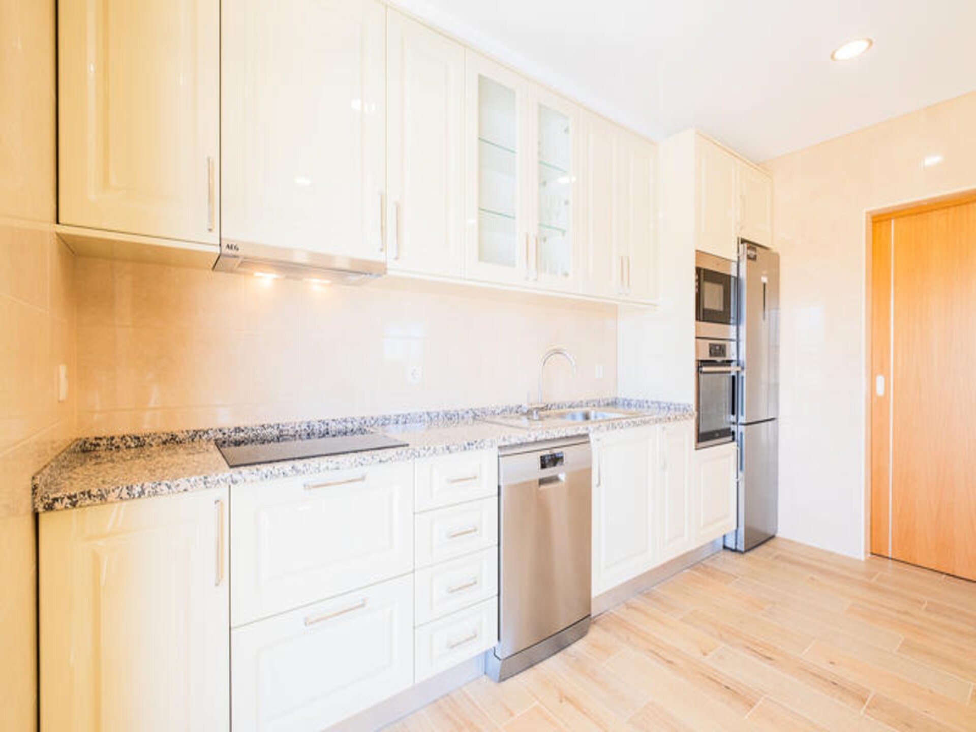 Ruim appartement met 4 slaapkamers, tuin en airco nabij oude centrum Albufeira - foto 32