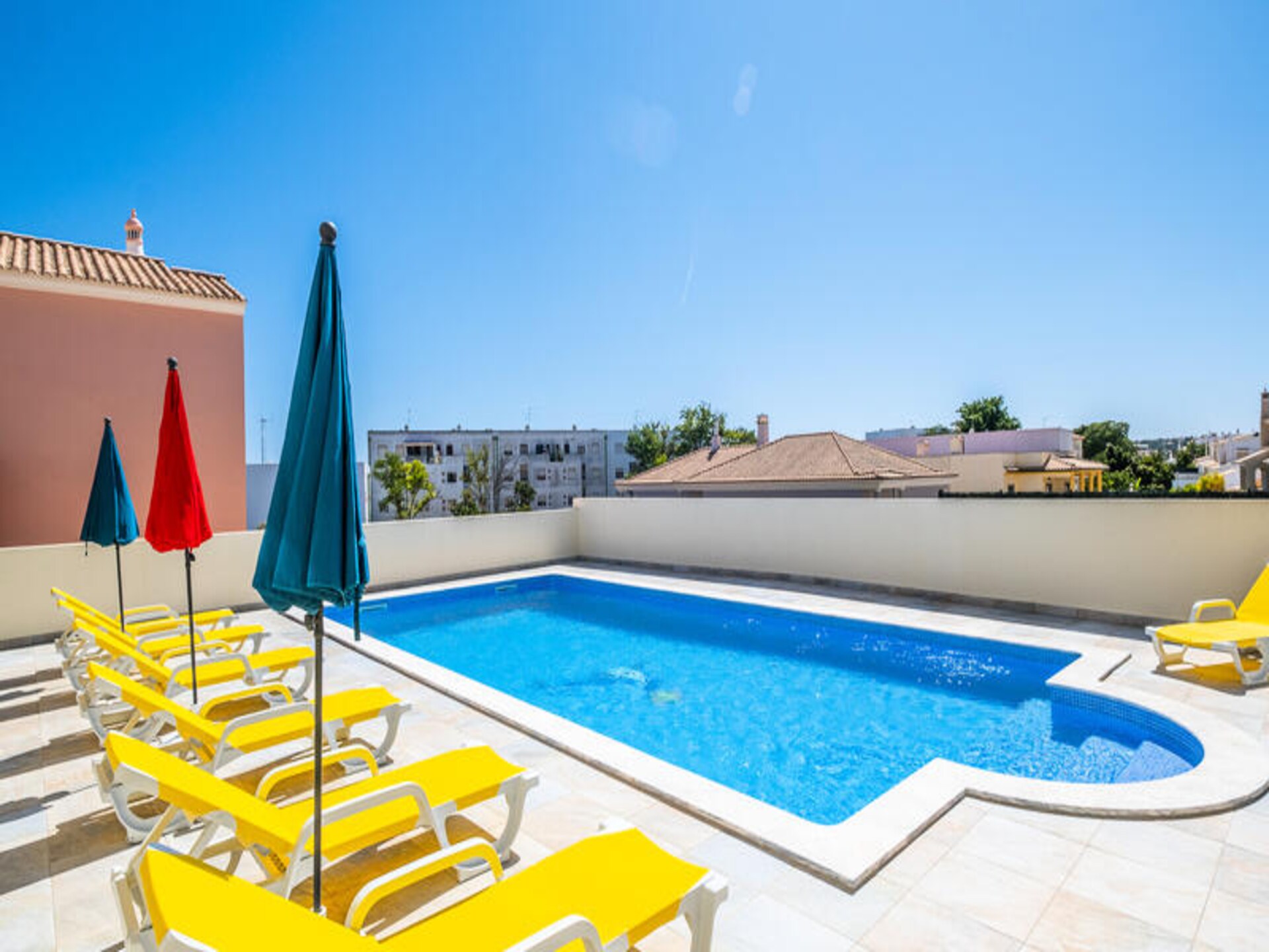 Ruim appartement met 4 slaapkamers, tuin en airco nabij oude centrum Albufeira - foto 40