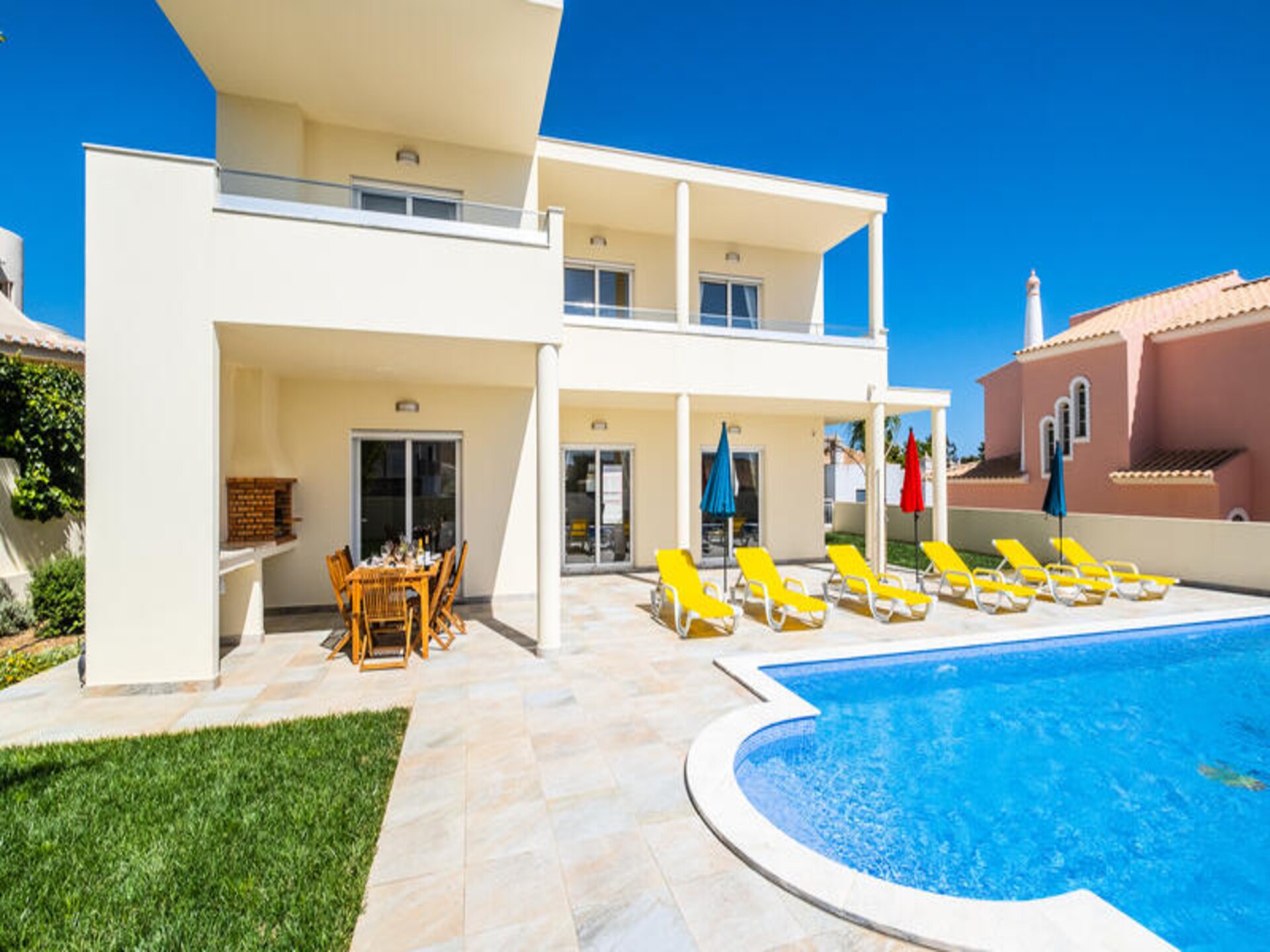 Ruim appartement met 4 slaapkamers, tuin en airco nabij oude centrum Albufeira - foto 41