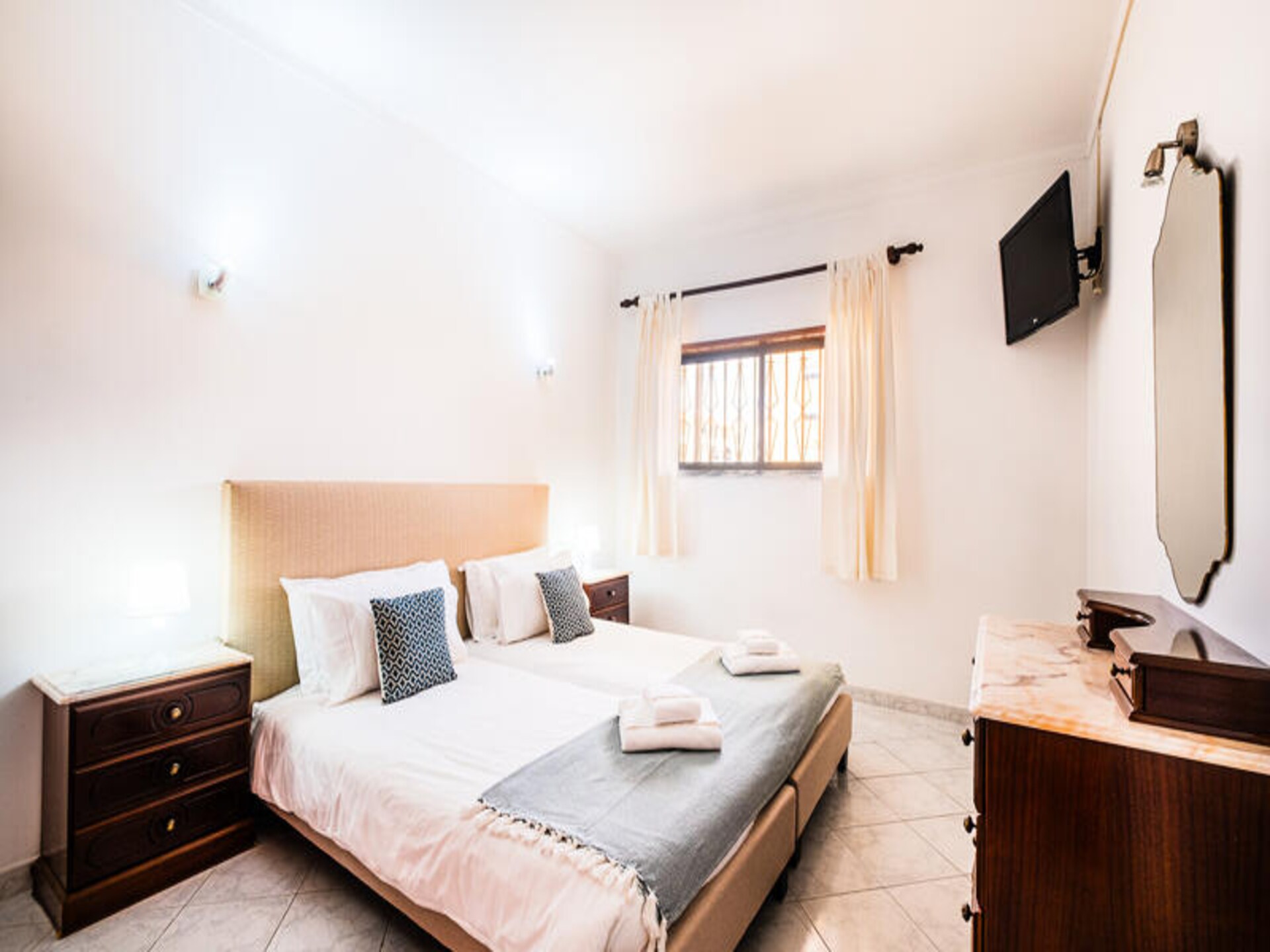 Licht appartement met zwembad in het hart van Albufeira - foto 2