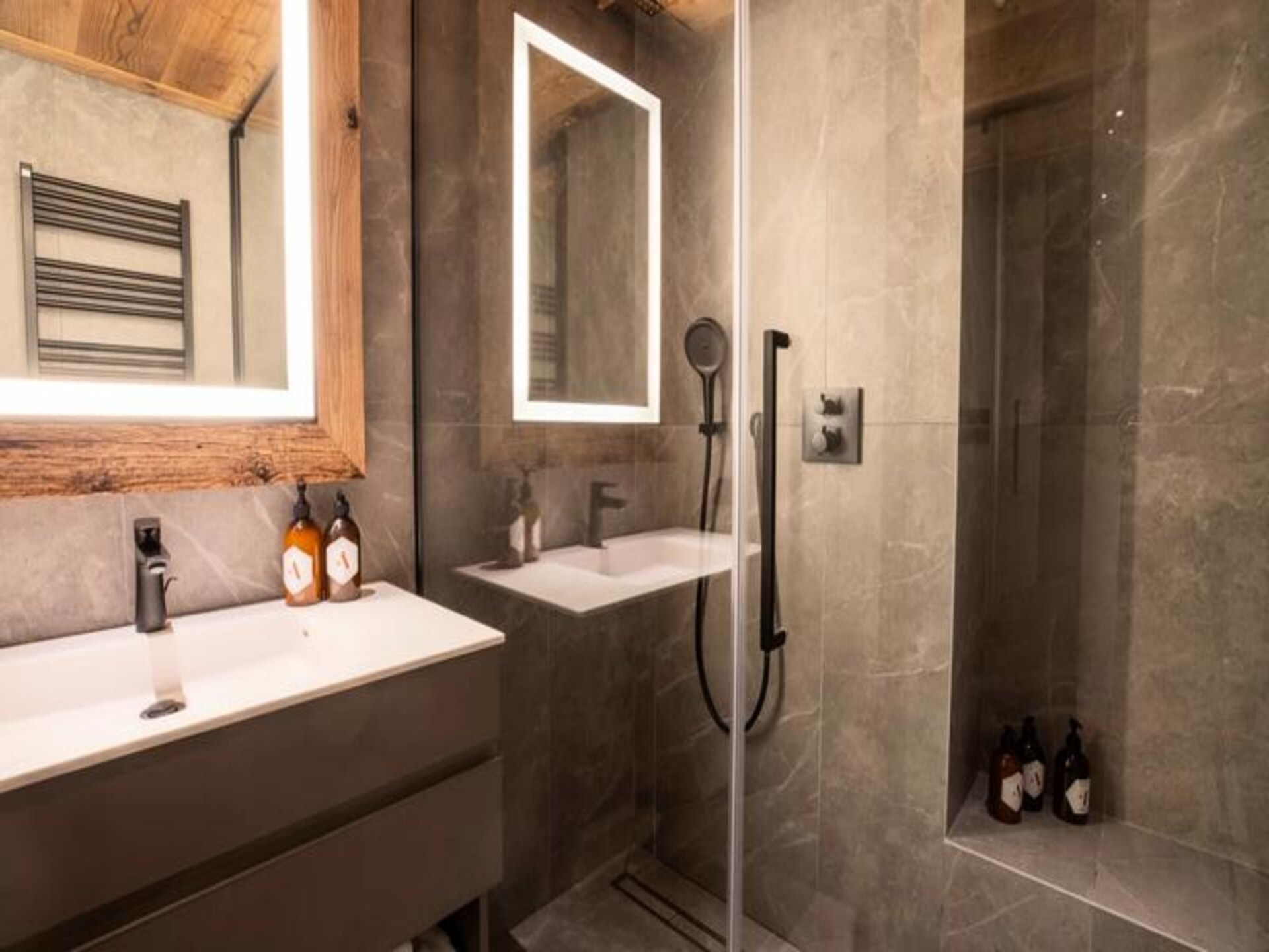 Antarès Sirius 001: Luxe 2-kamerappartement in Méribel met wellness & ski-in/ski-out - foto 13
