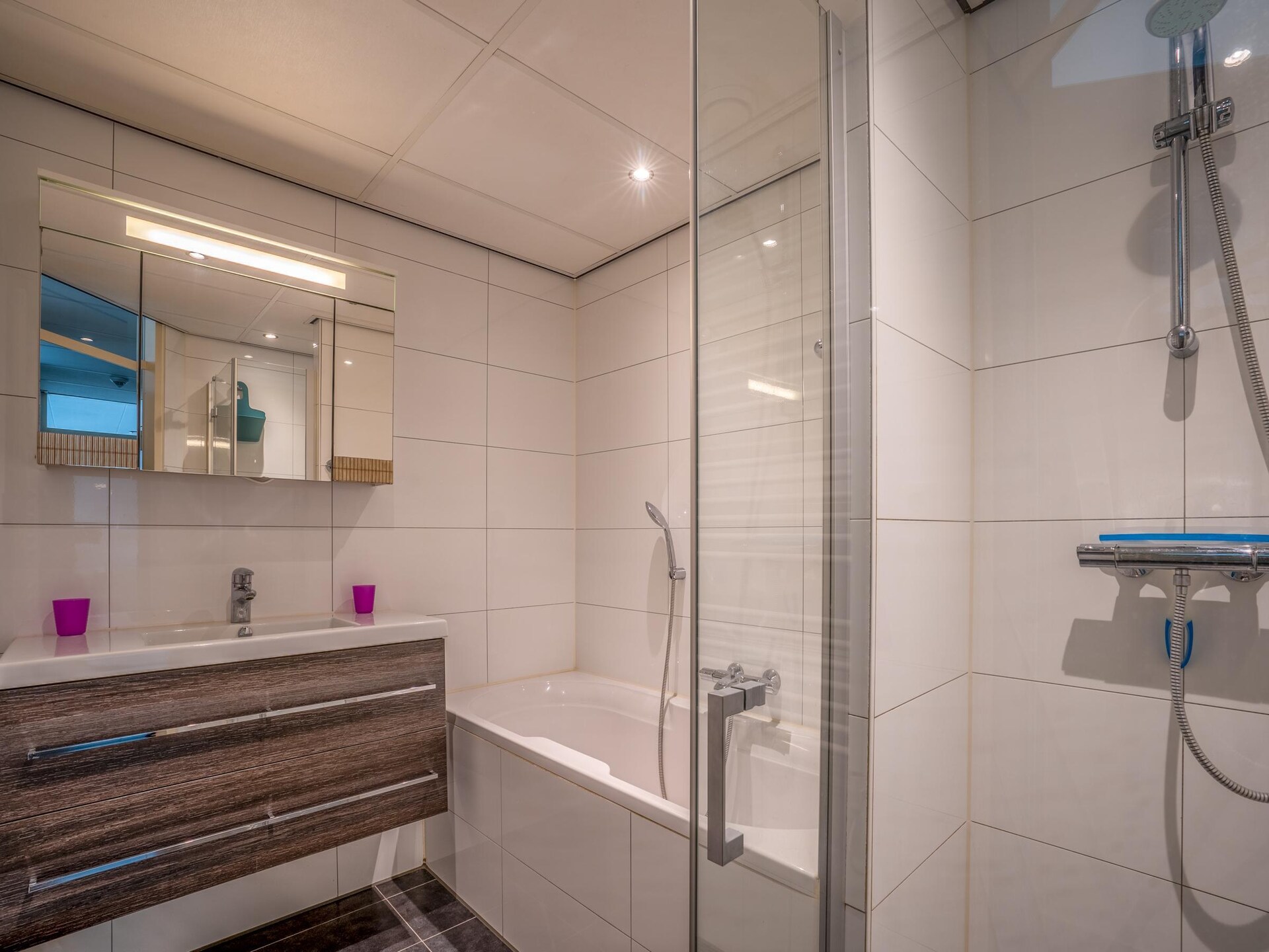 Juliana 074: Luxe 4-persoons appartement op begane grond, 200m van strand - foto 9