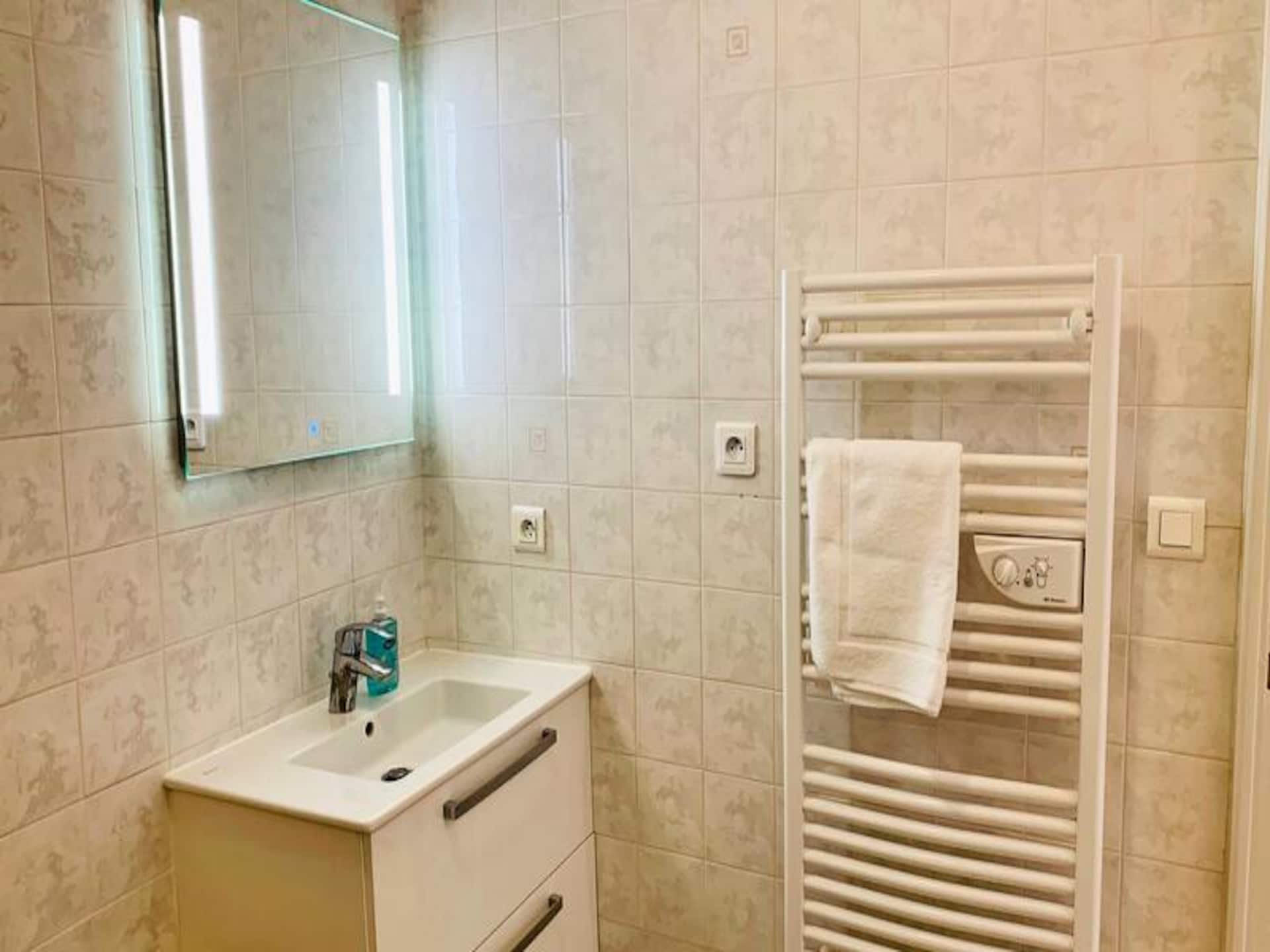 Gerenoveerd appartement in historisch hart La Rochelle, vlakbij oude haven - foto 32