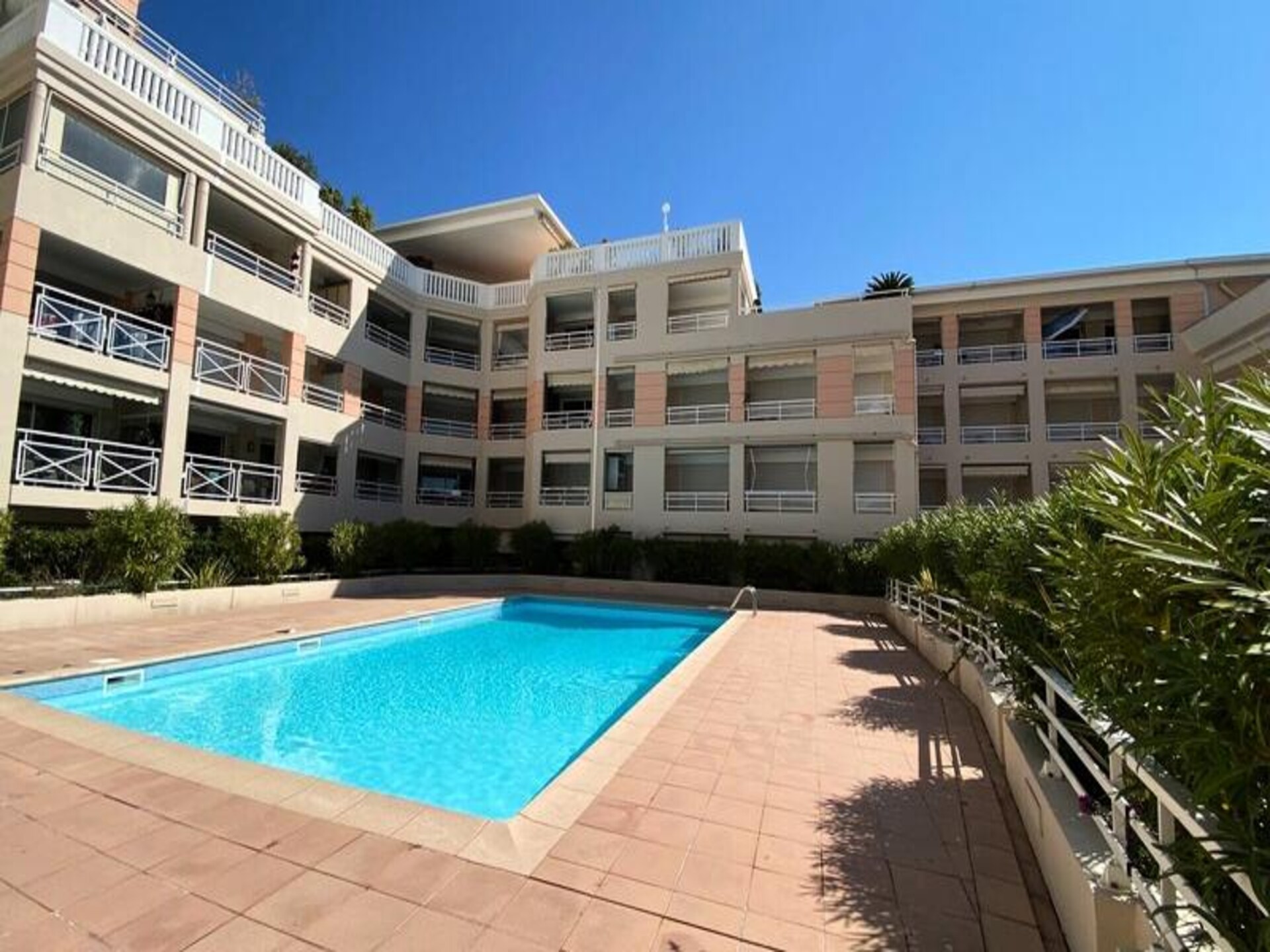 Gerenoveerde studio in Golfe Juan met zeezicht en zwembad - foto 6