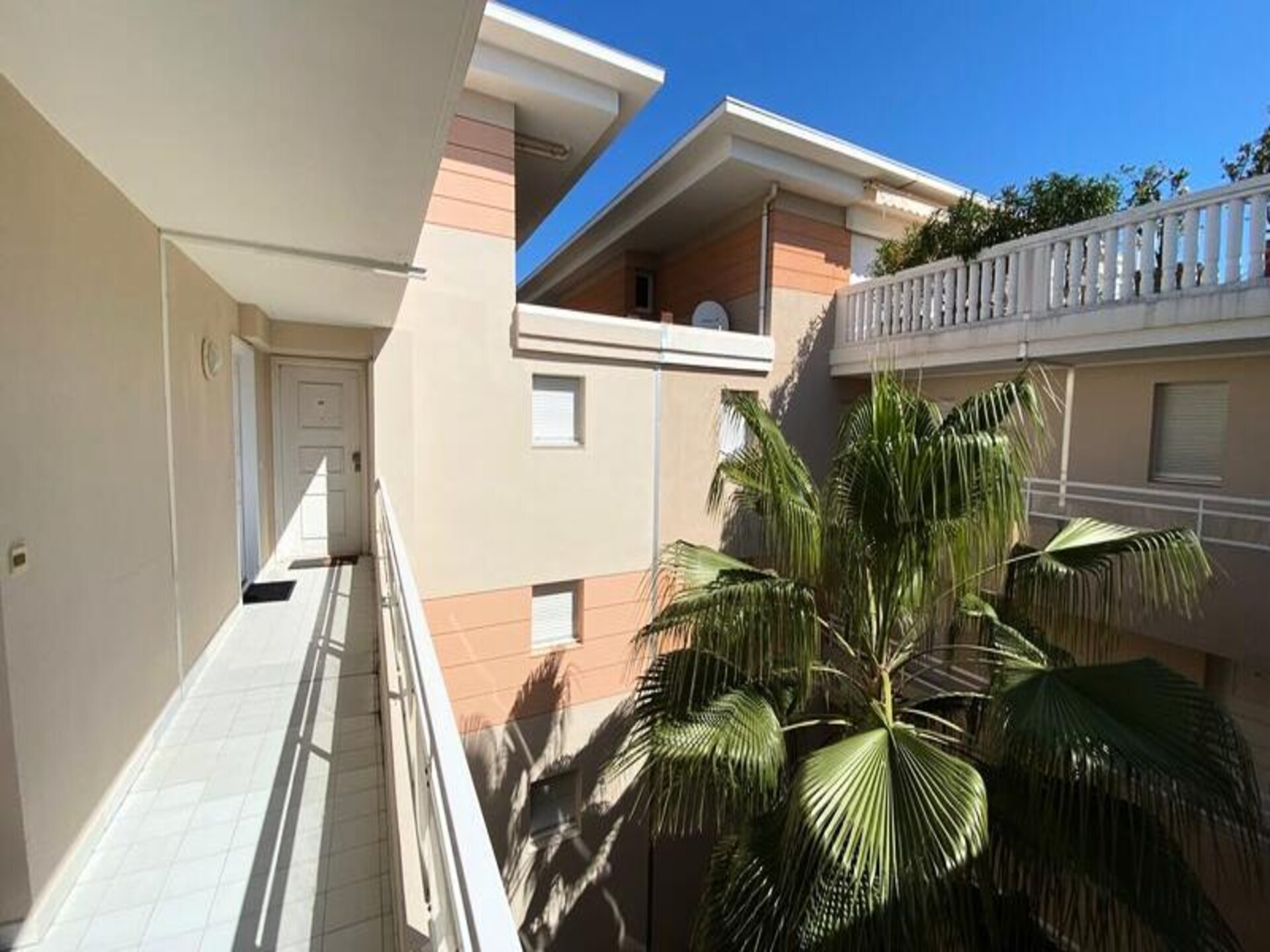 Gerenoveerde studio in Golfe Juan met zeezicht en zwembad - foto 12