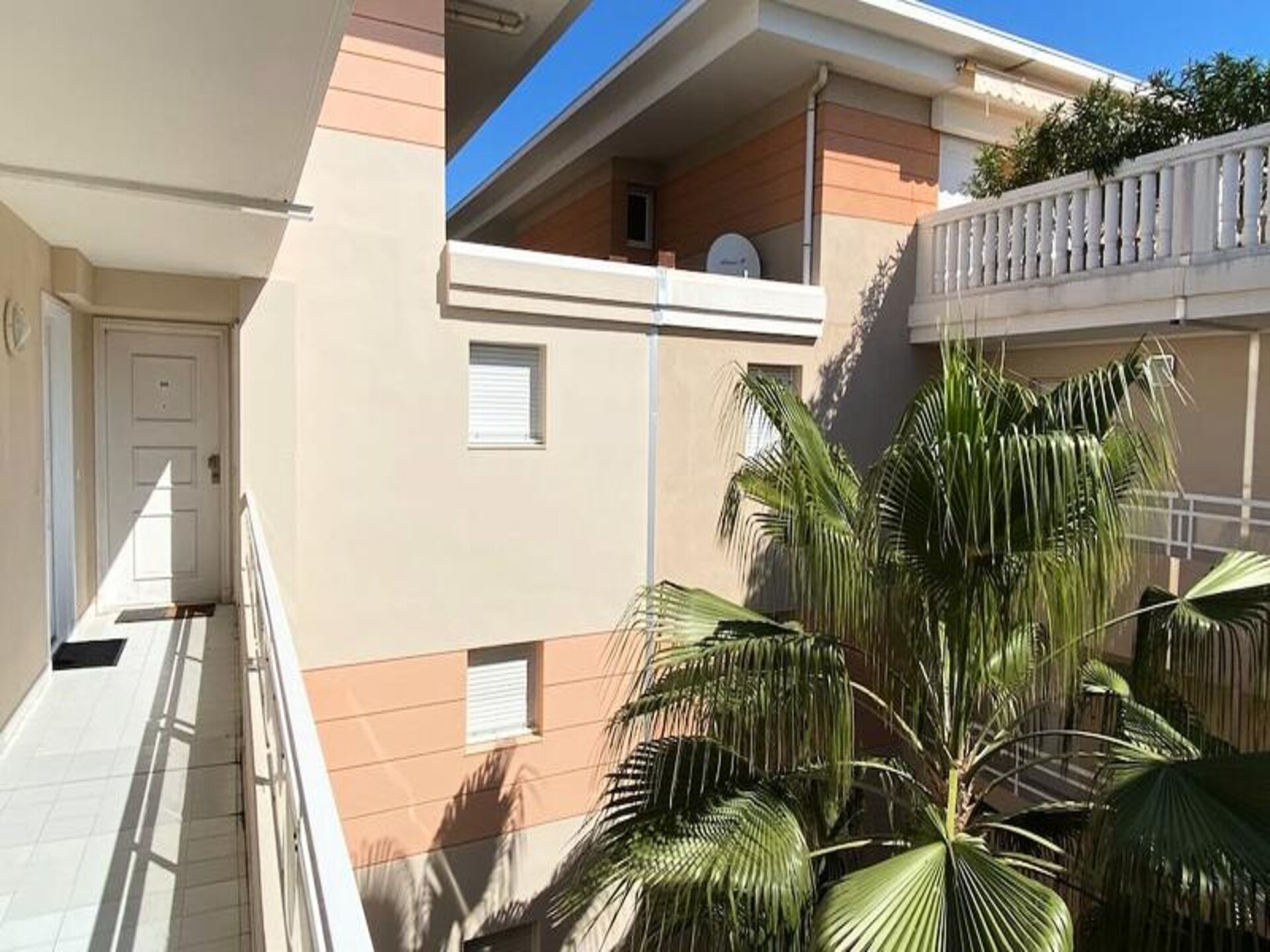 Gerenoveerde studio in Golfe Juan met zeezicht en zwembad - foto 13