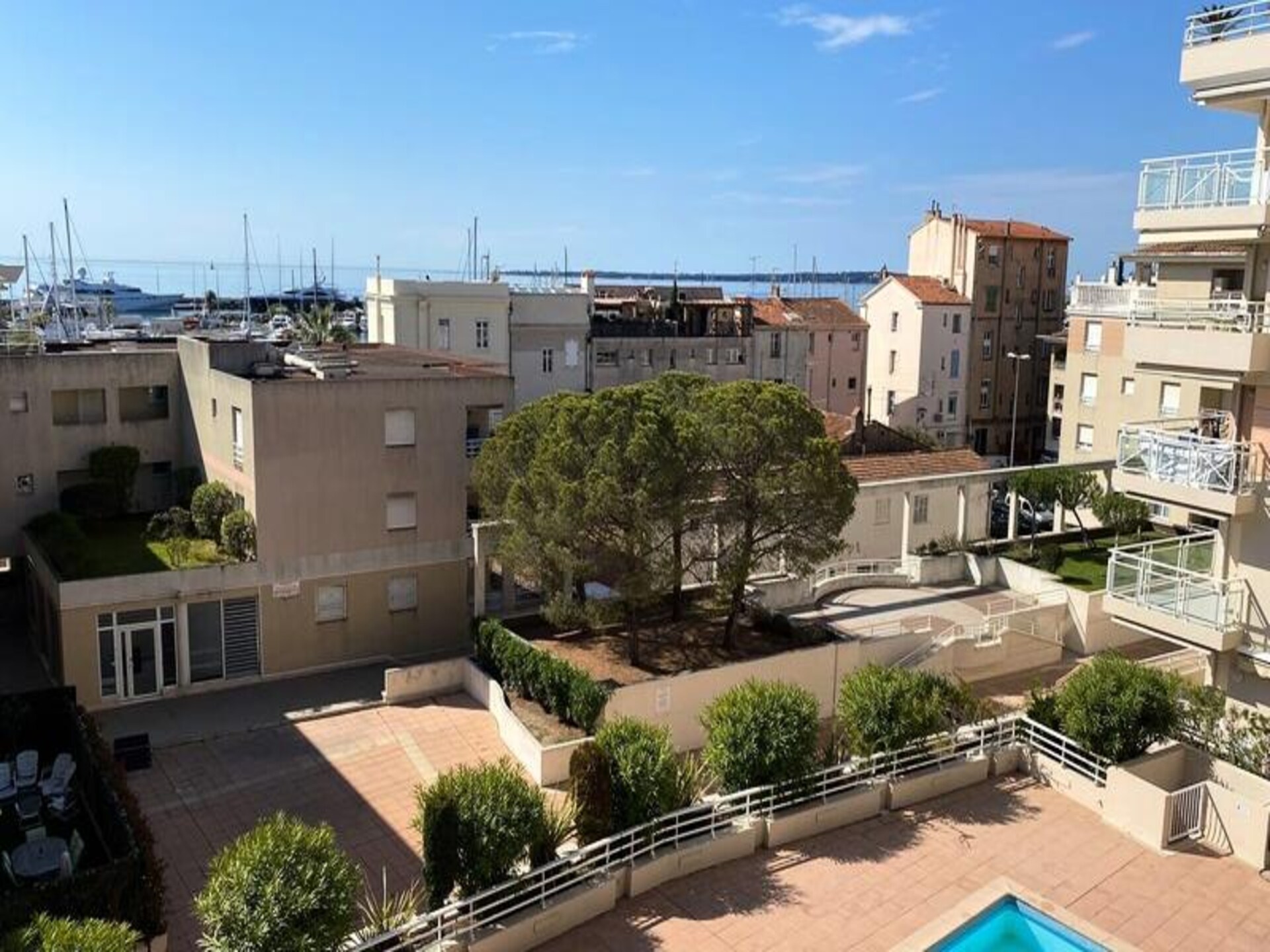Gerenoveerde studio in Golfe Juan met zeezicht en zwembad - foto 14