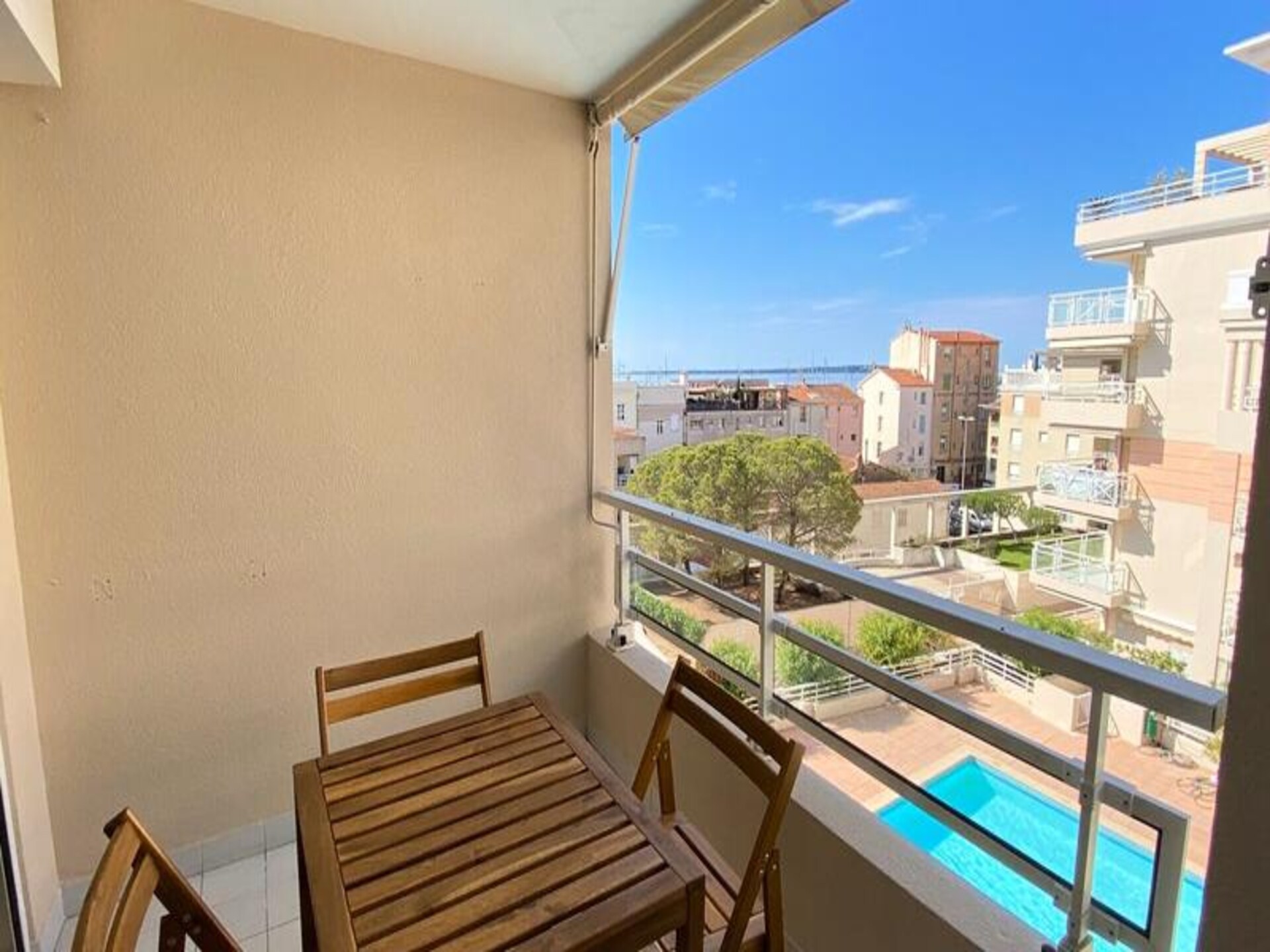 Gerenoveerde studio in Golfe Juan met zeezicht en zwembad - foto 15