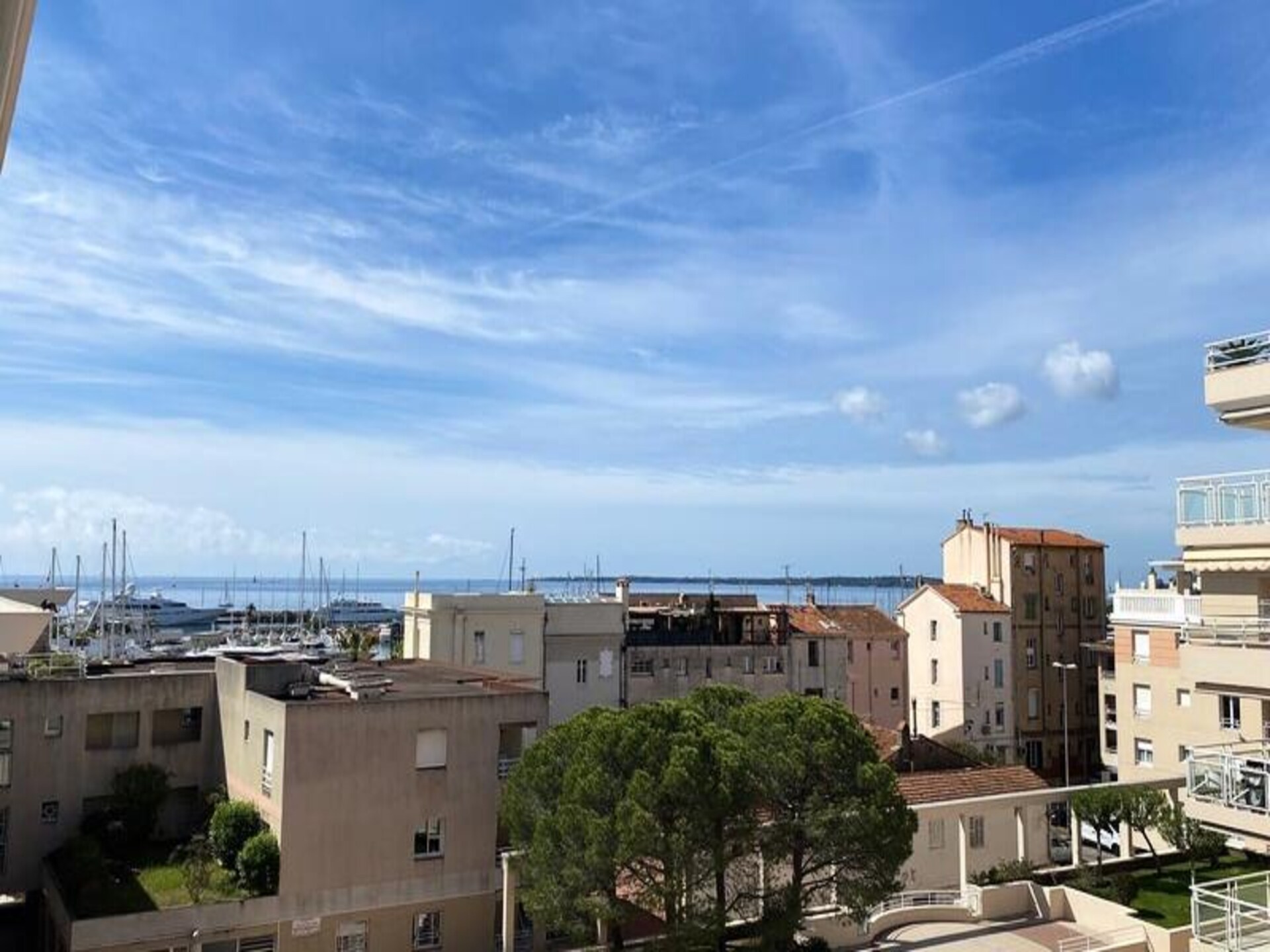 Gerenoveerde studio in Golfe Juan met zeezicht en zwembad - foto 26
