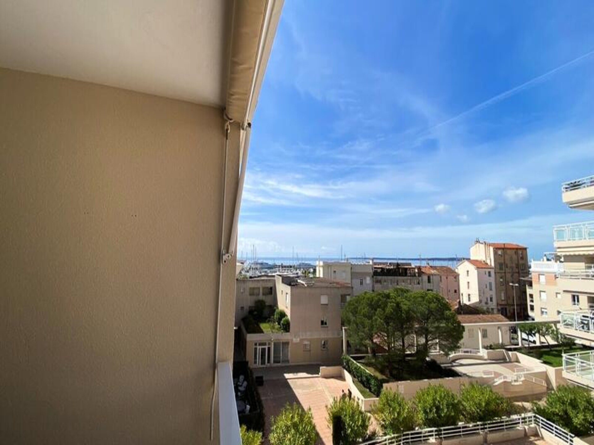 Gerenoveerde studio in Golfe Juan met zeezicht en zwembad - foto 27