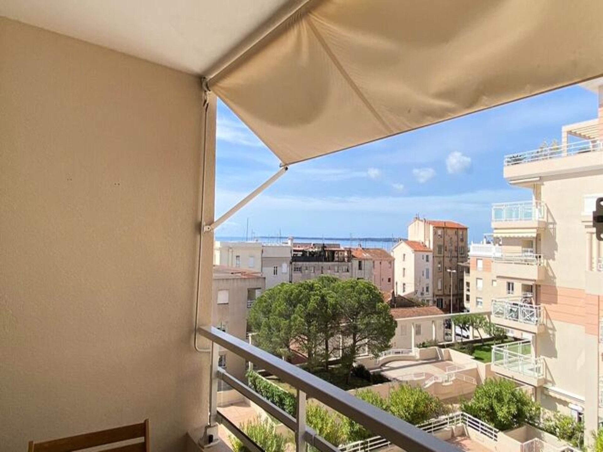 Gerenoveerde studio in Golfe Juan met zeezicht en zwembad - foto 34